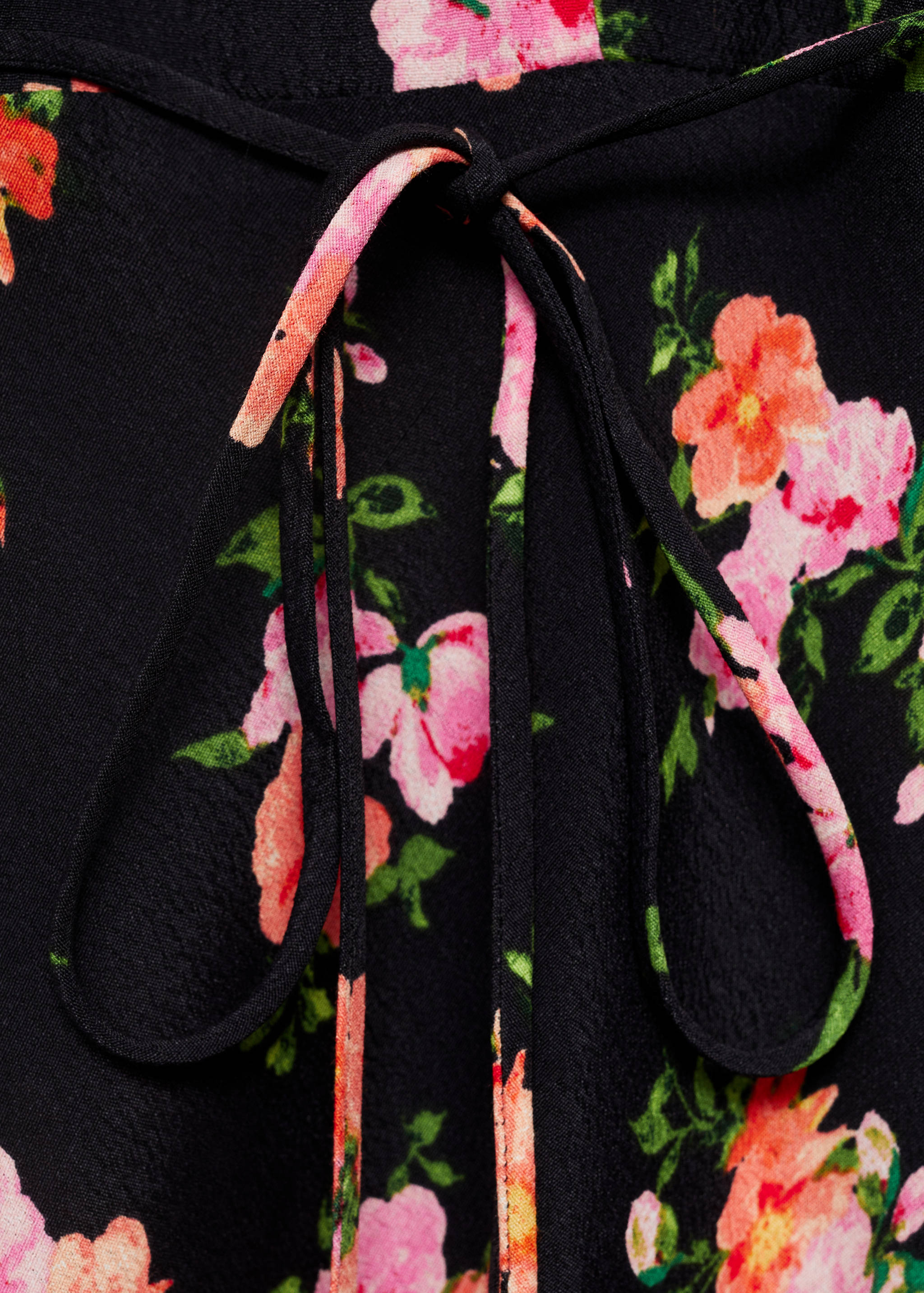 Langes Kleid mit Blumenmuster - Detail des Artikels 0