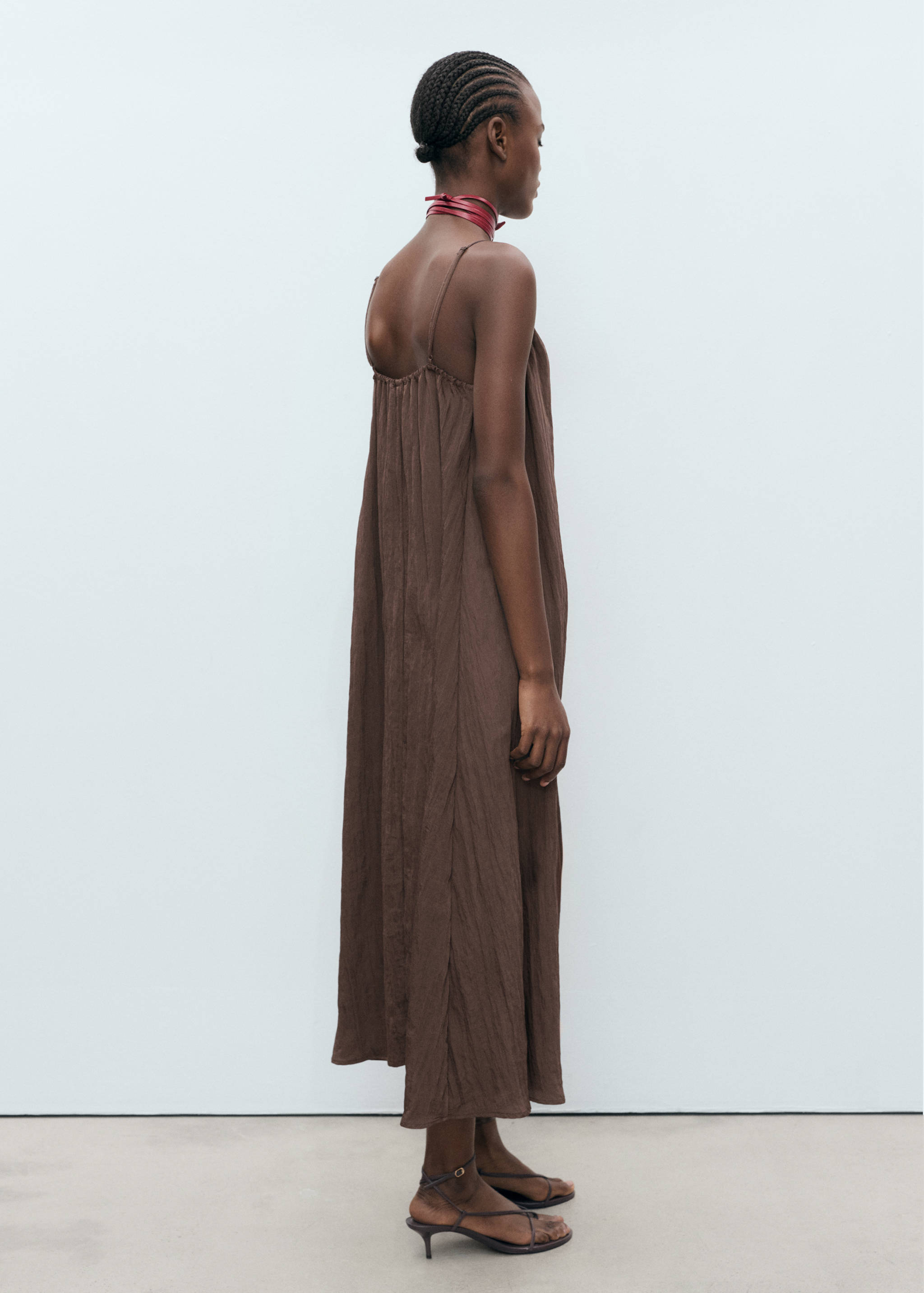 Vestido largo efecto arrugado - Reverso del artículo