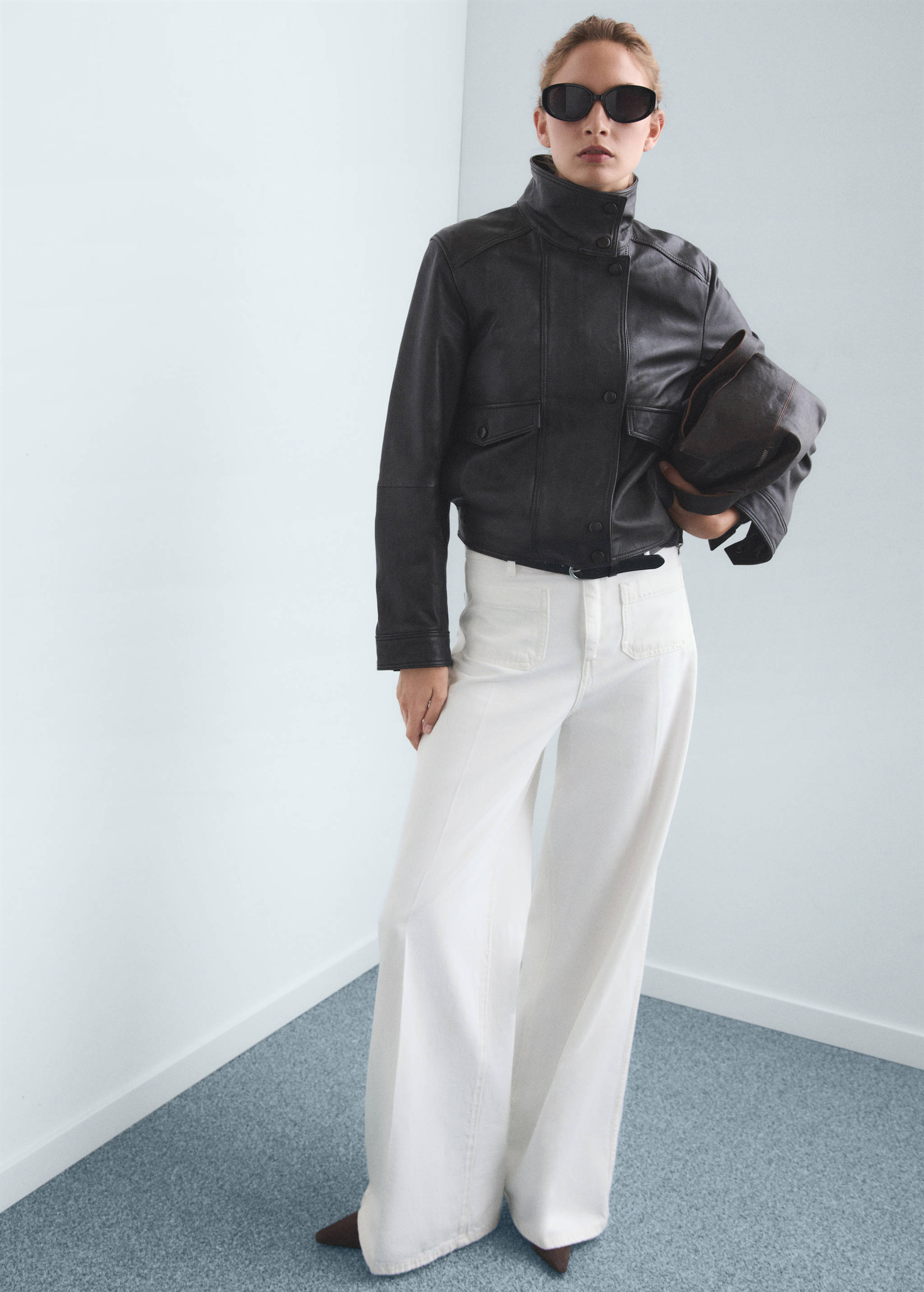 High-waisted wide leg jeans with pockets - Details of the article 2