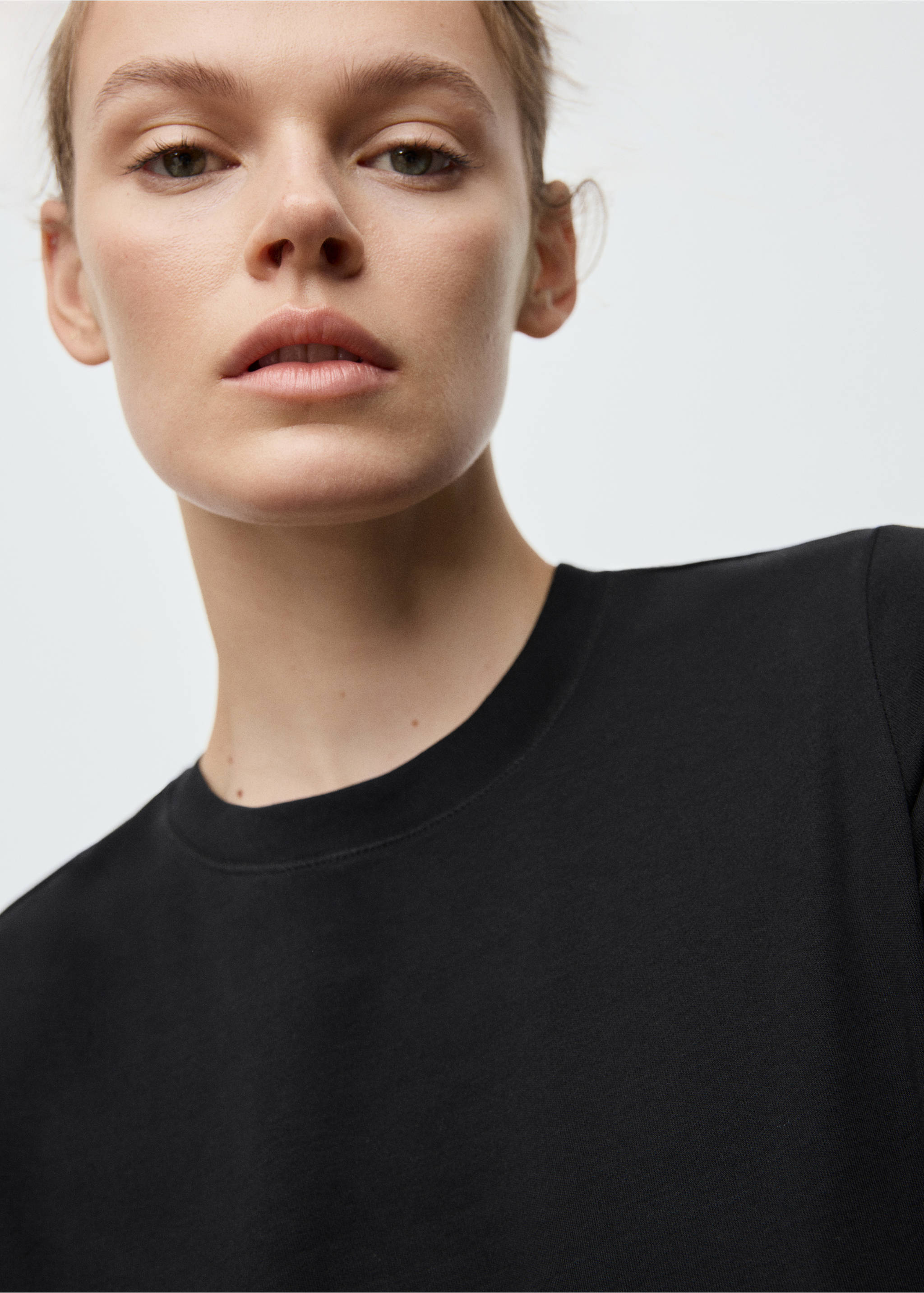 Cotton short-sleeved t-shirt - Details of the article 1, Black. Ref: 17021197-00.