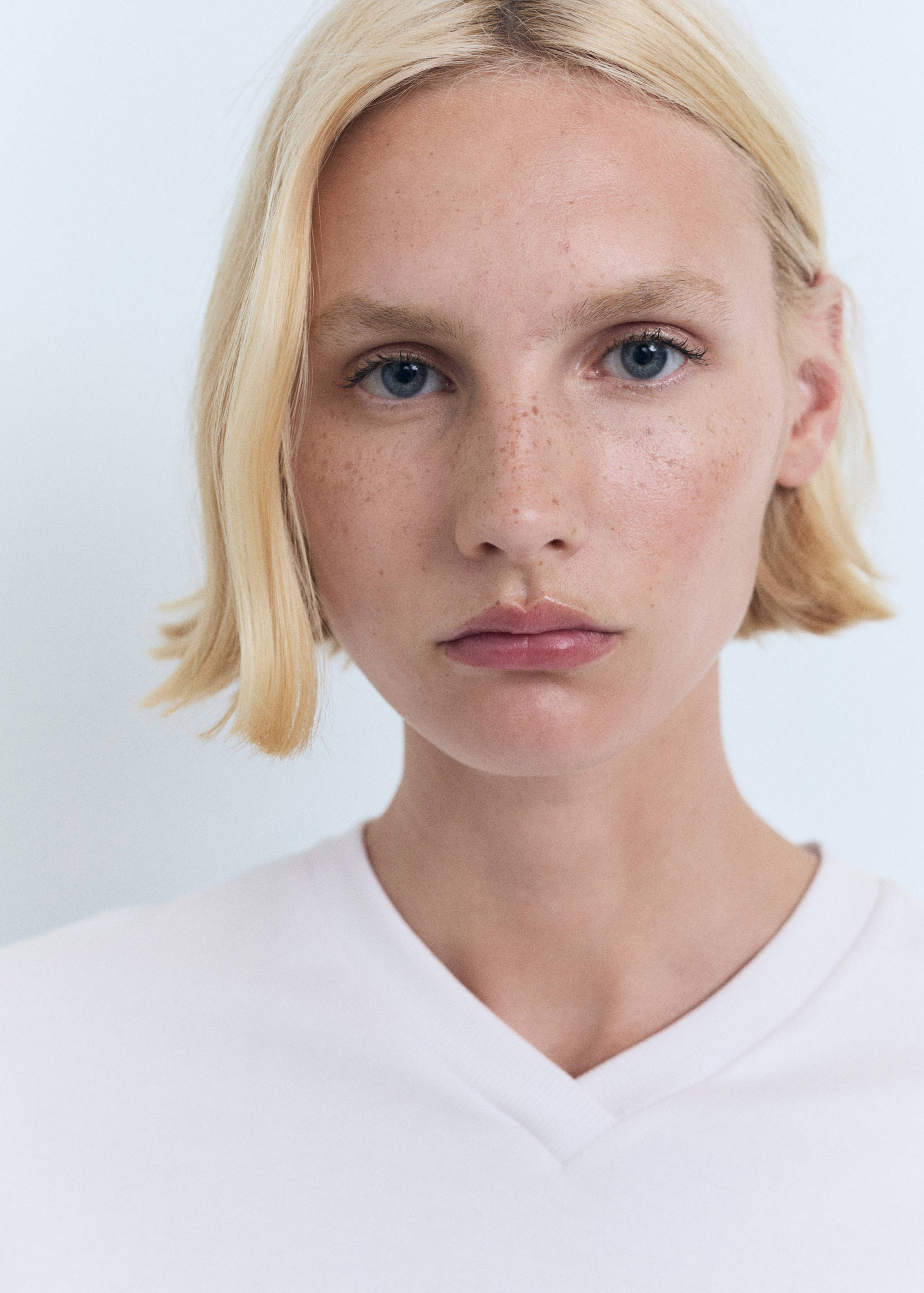 Bavlněné tričko s výstřihem do V - Detail zboží 1