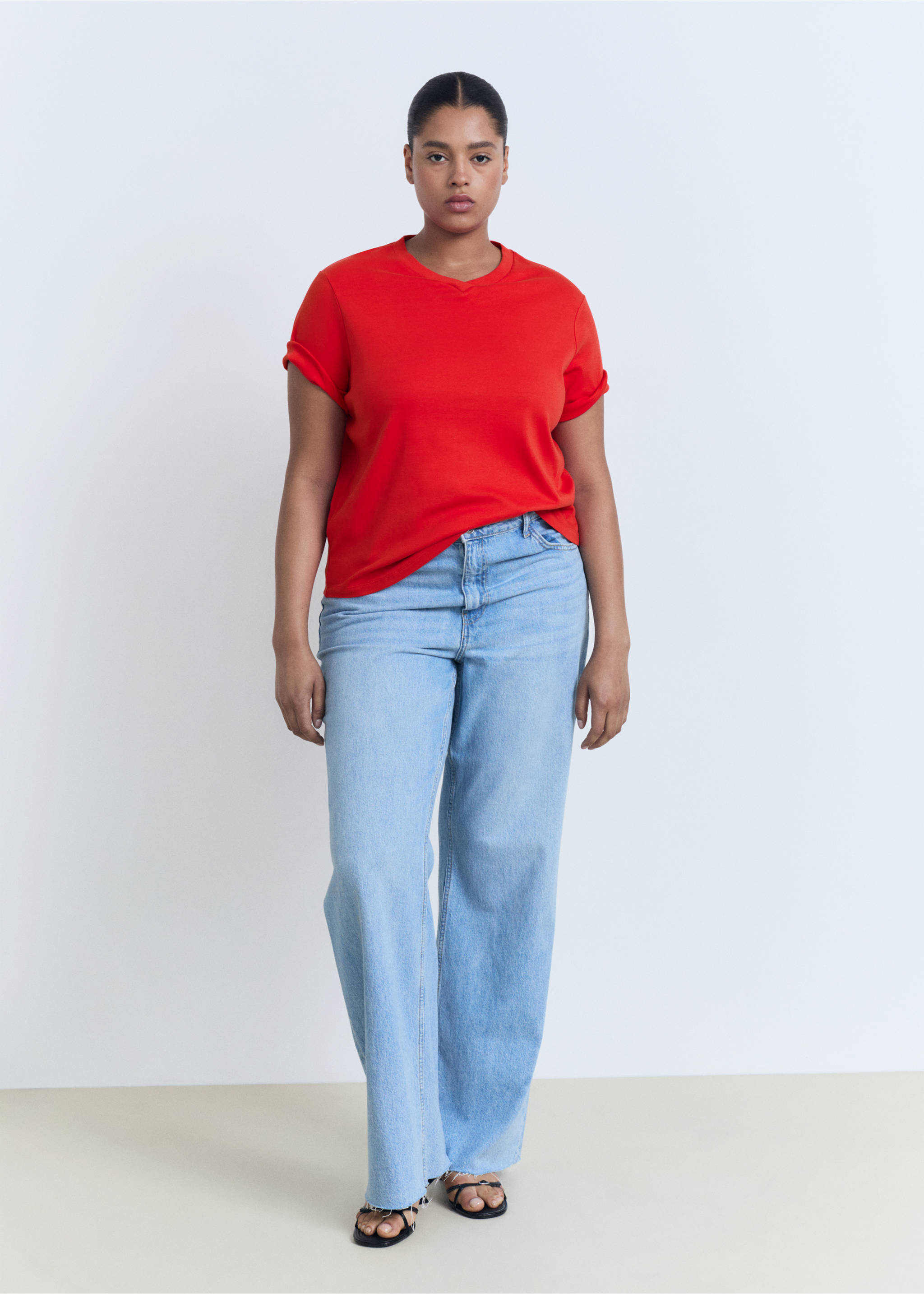 Katoenen T-shirt met V-hals - Detail van het artikel 3, Rood. Ref: 17021198-00.