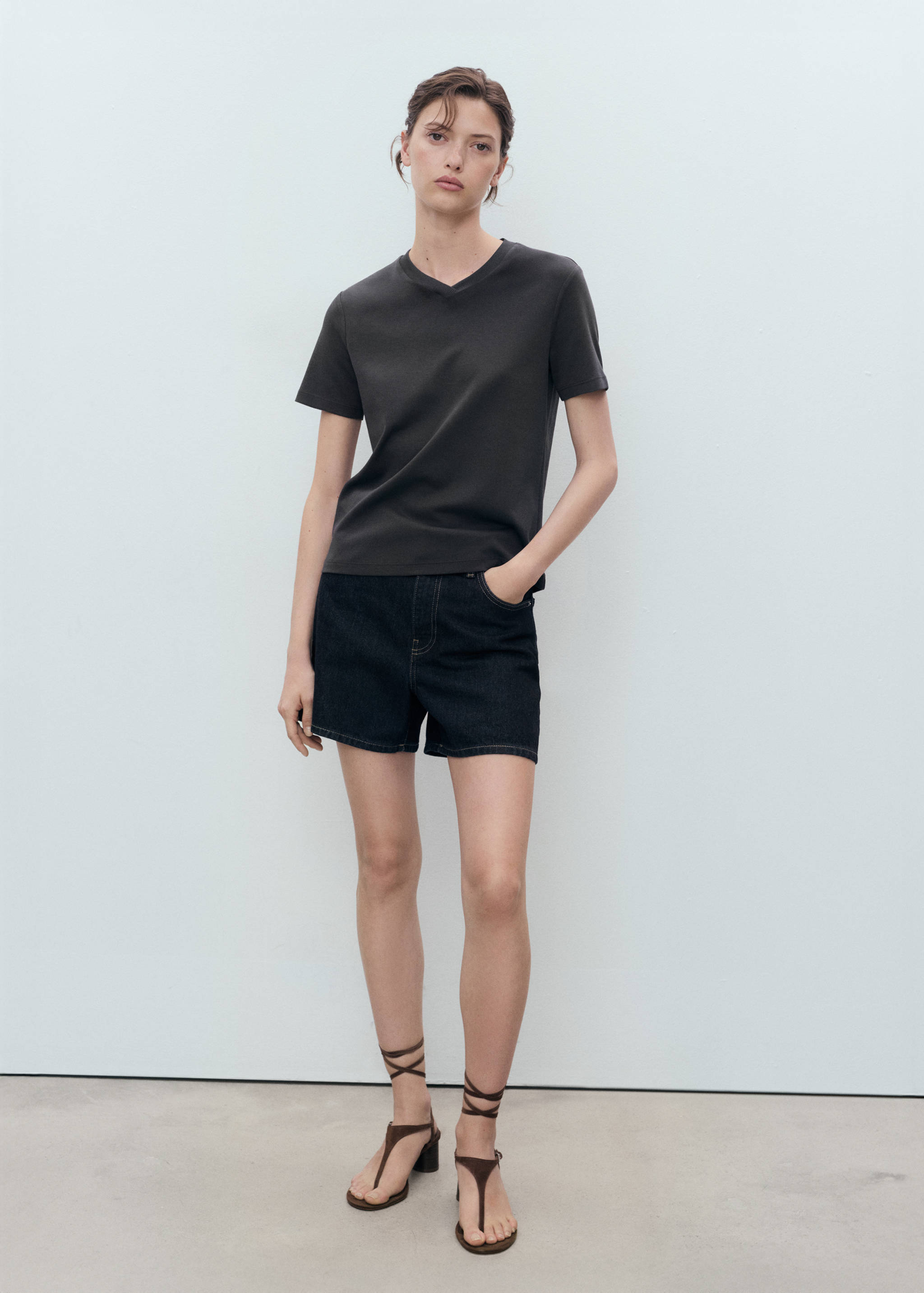 Bavlněné tričko s výstřihem do V - Celkový náhled