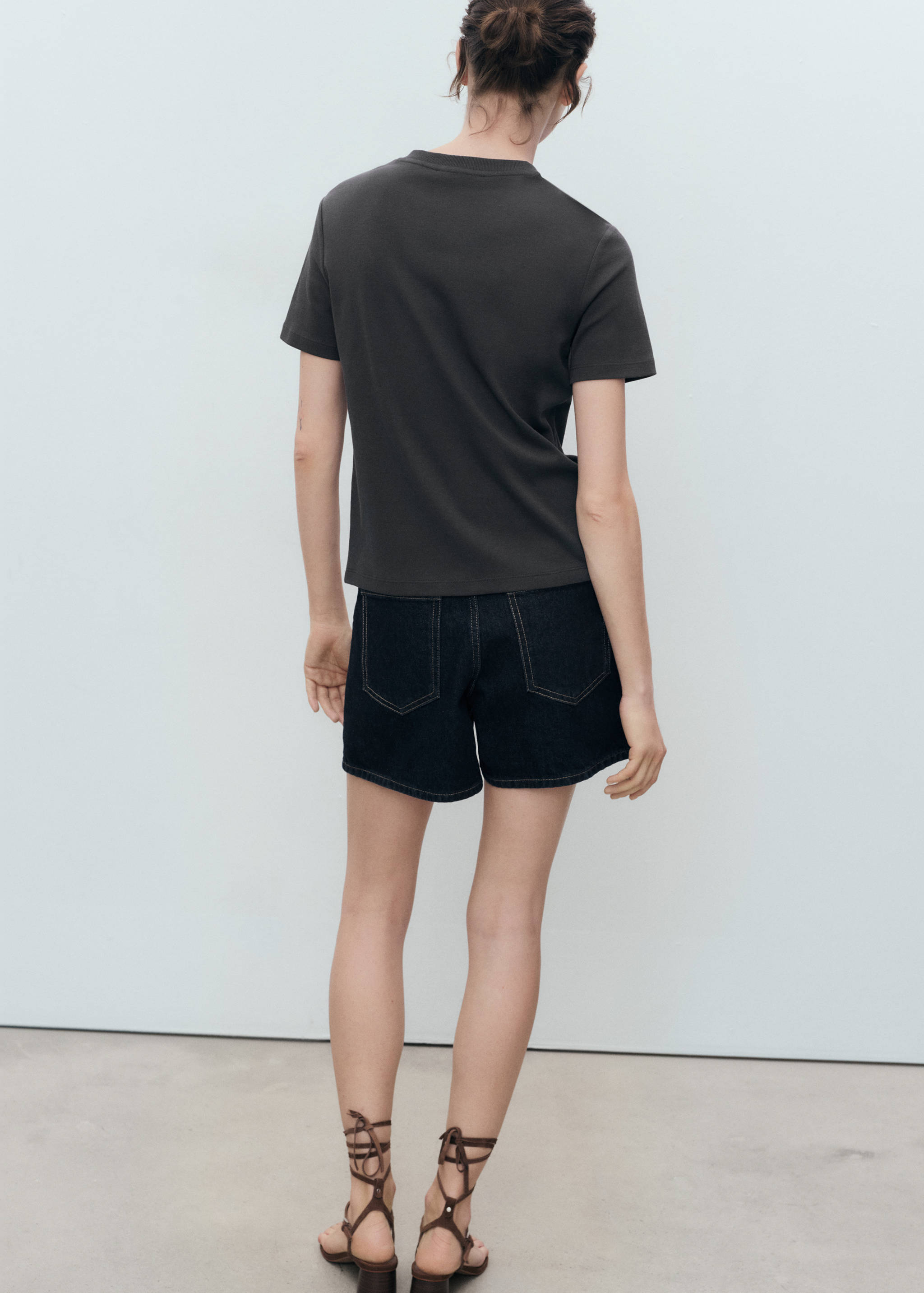 Bavlněné tričko s výstřihem do V - Zadní strana zboží