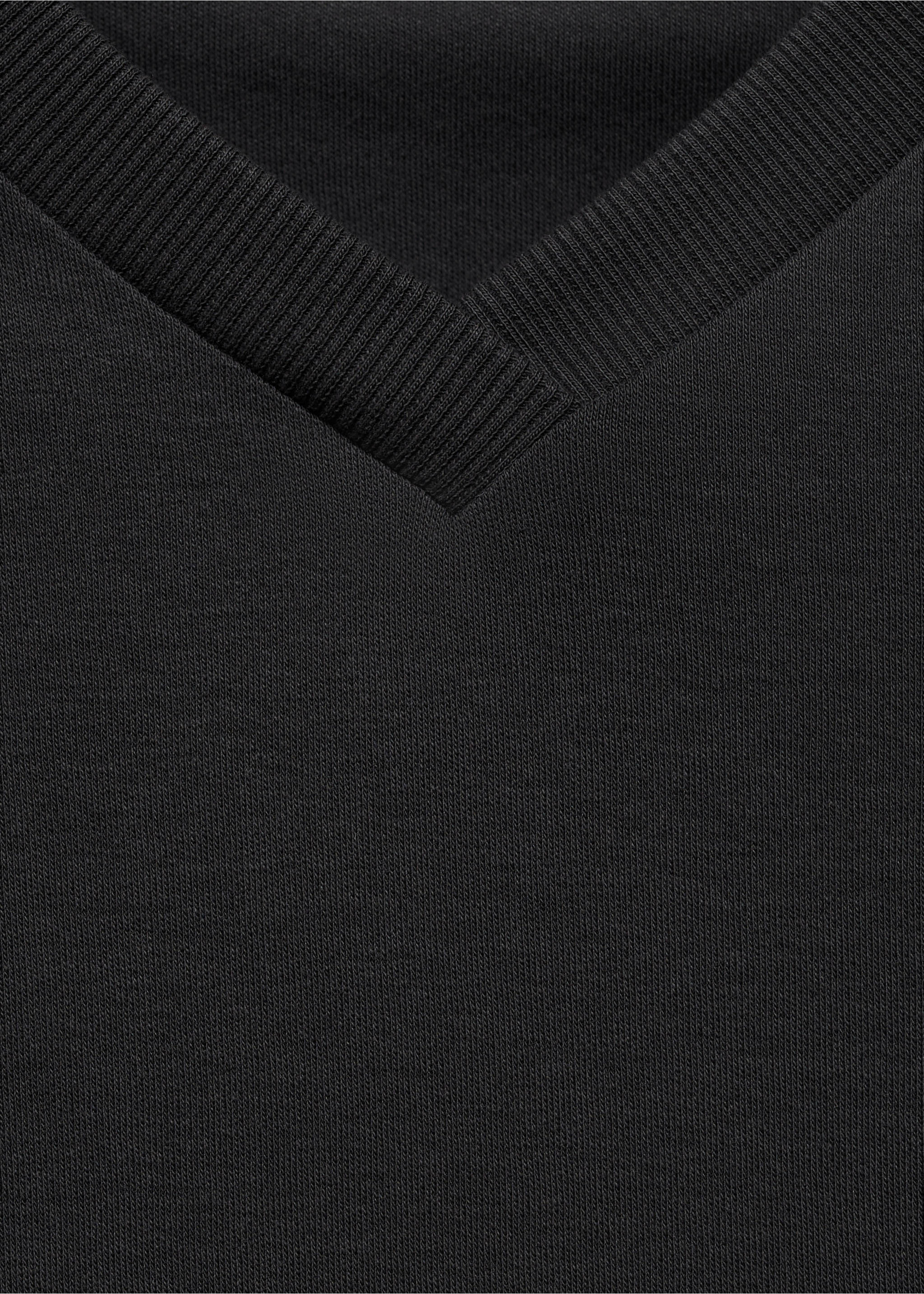 V-neck cotton T-shirt - Details of the article 8, Black. Ref: 17021198-00.