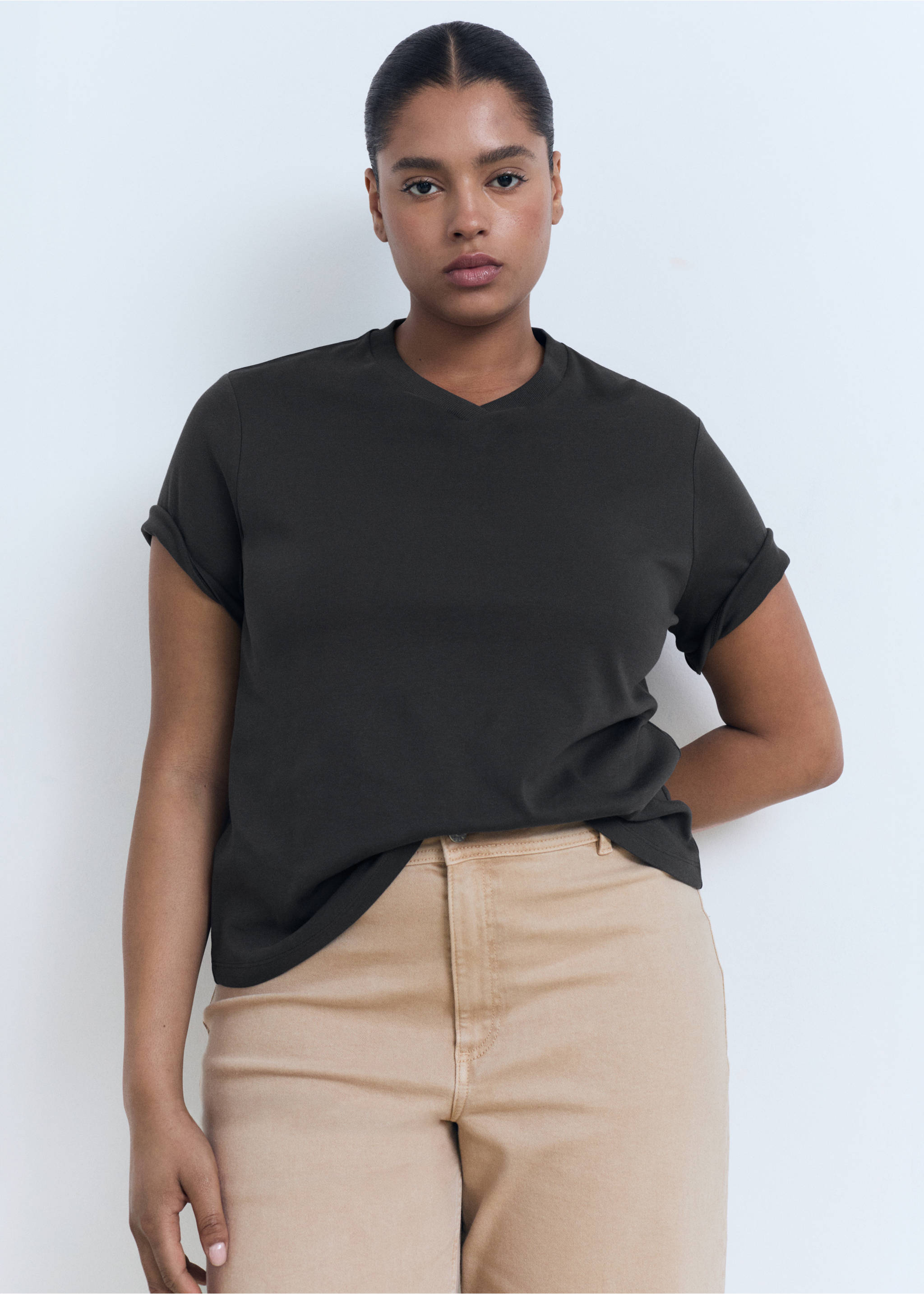 V-neck cotton T-shirt - Details of the article 5, Black. Ref: 17021198-00.