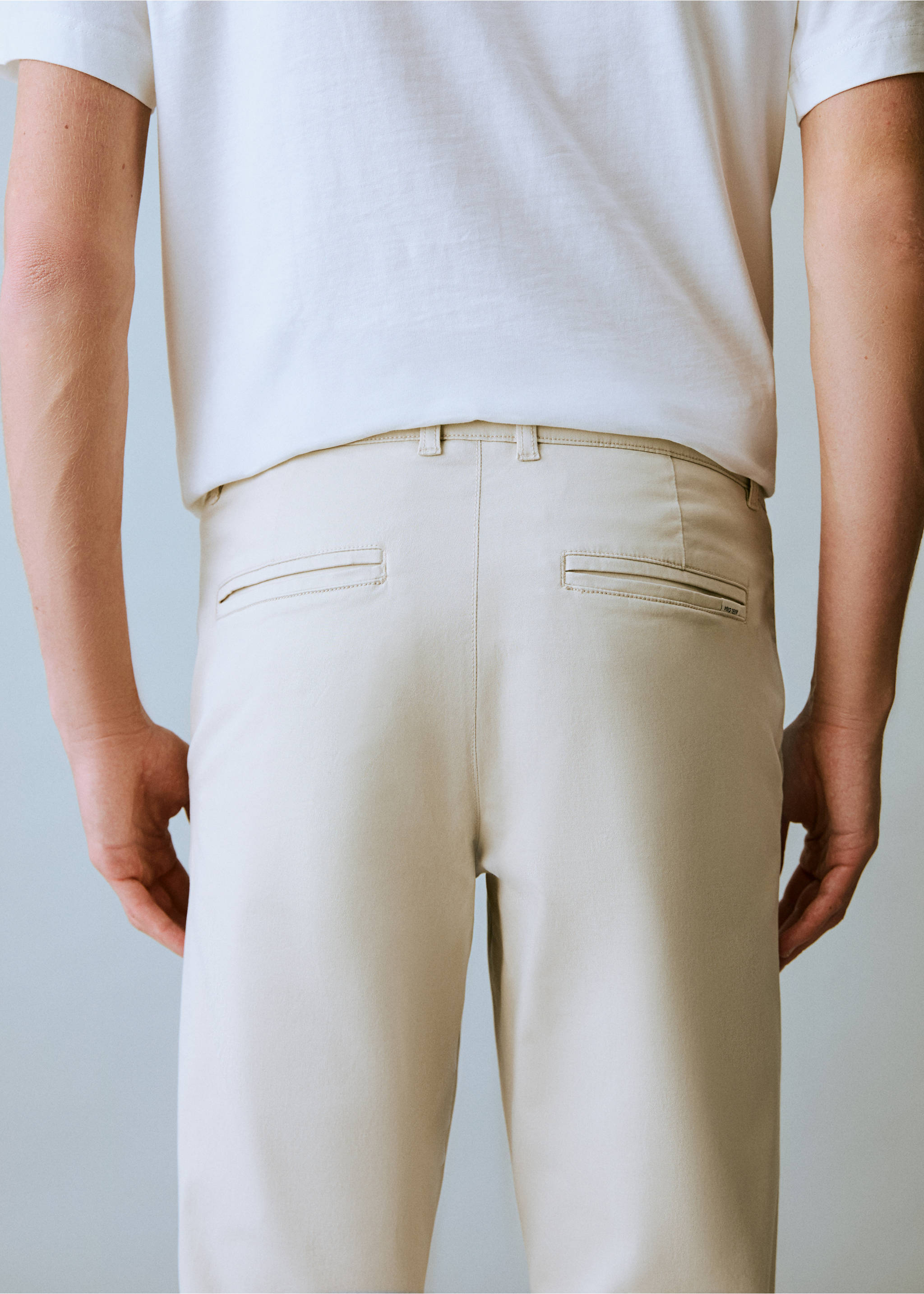 Cotton chinos - Details of the article 3, Ice Grey. Ref: 17021215-00.