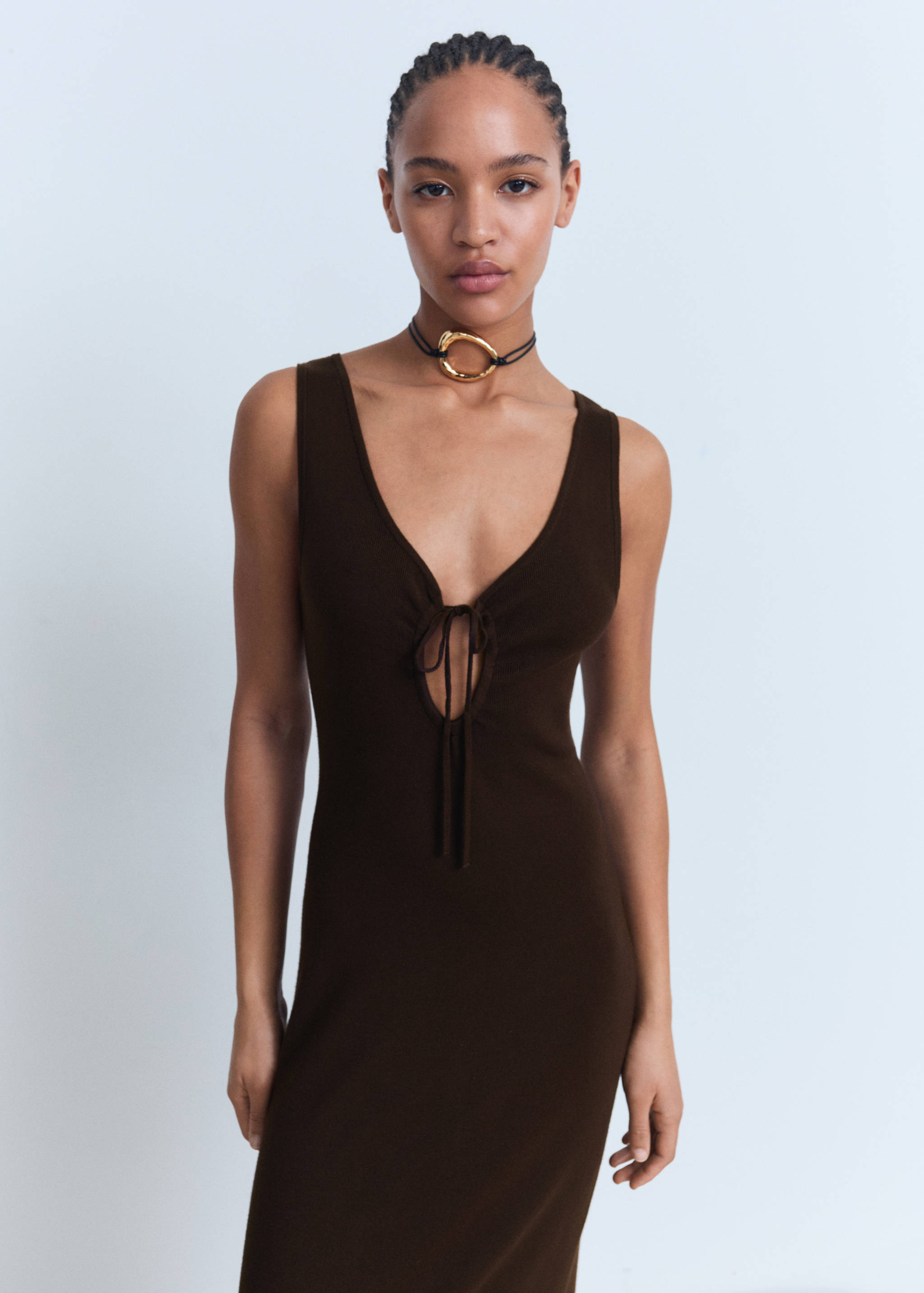 Robe en maille décolleté nœud - Plan moyen