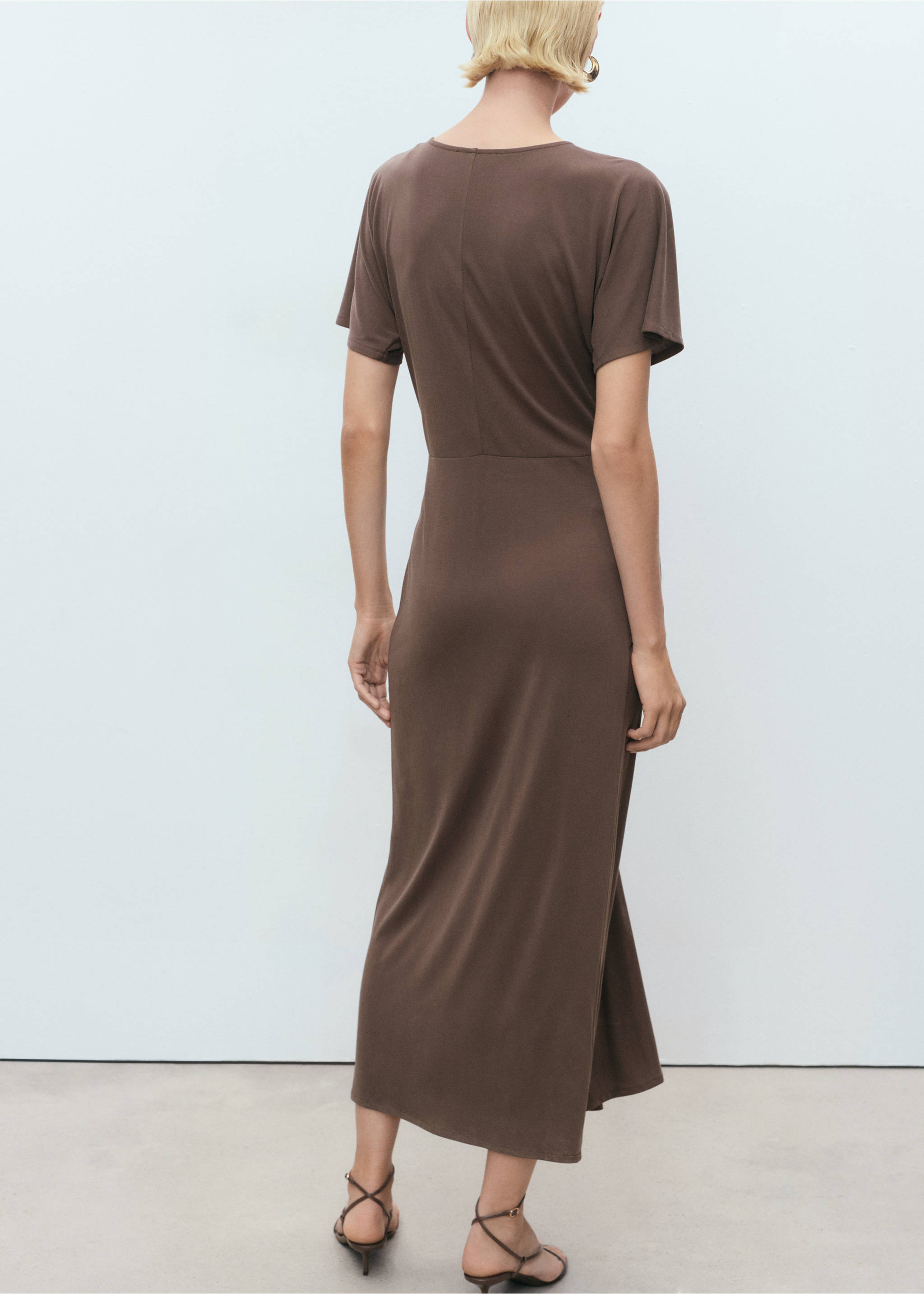 V-neck dress with gathered neckline - Reverse of the article, Brown. Ref: 17021221-00.