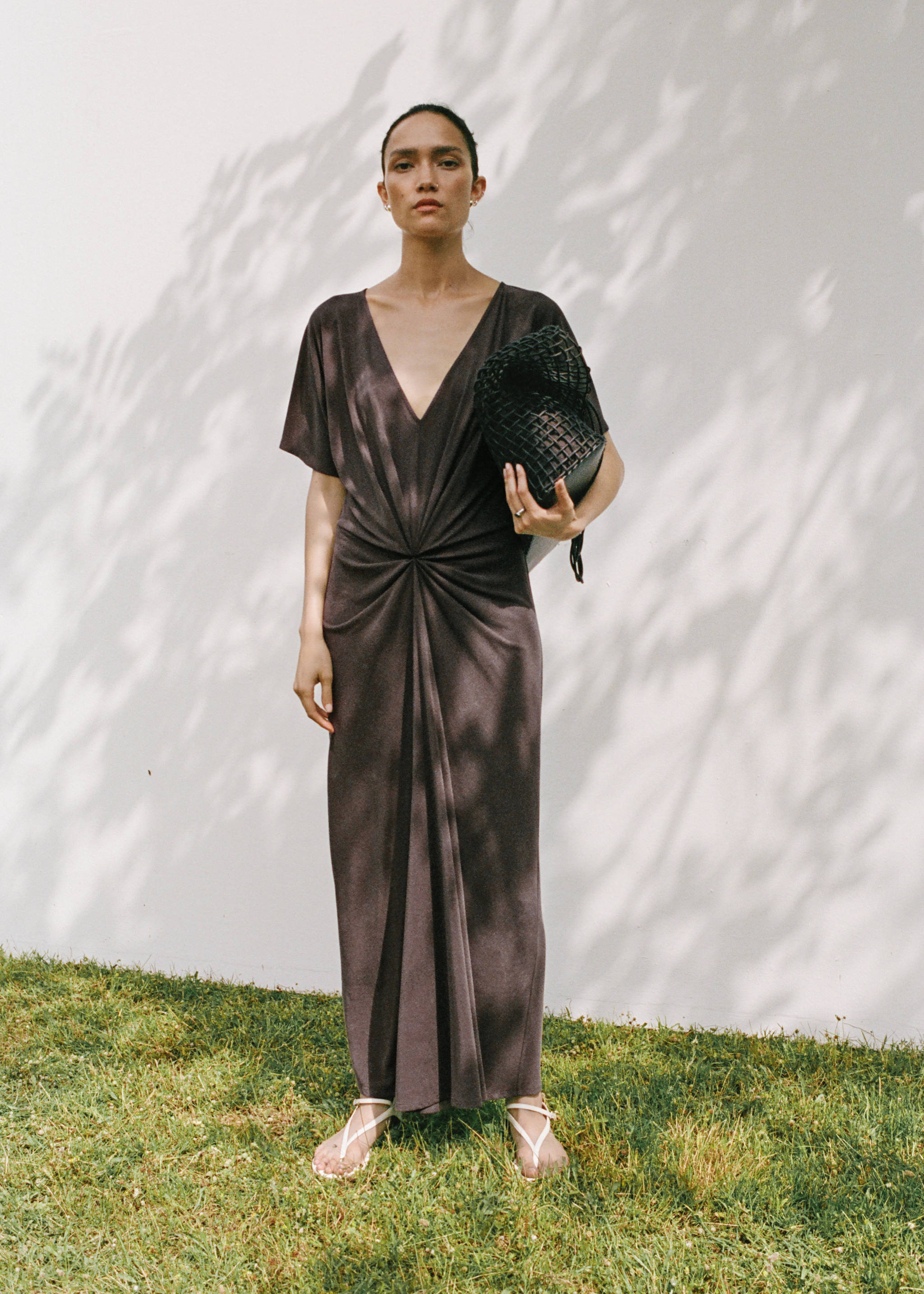 V-neck dress with gathered neckline - Details of the article 3
