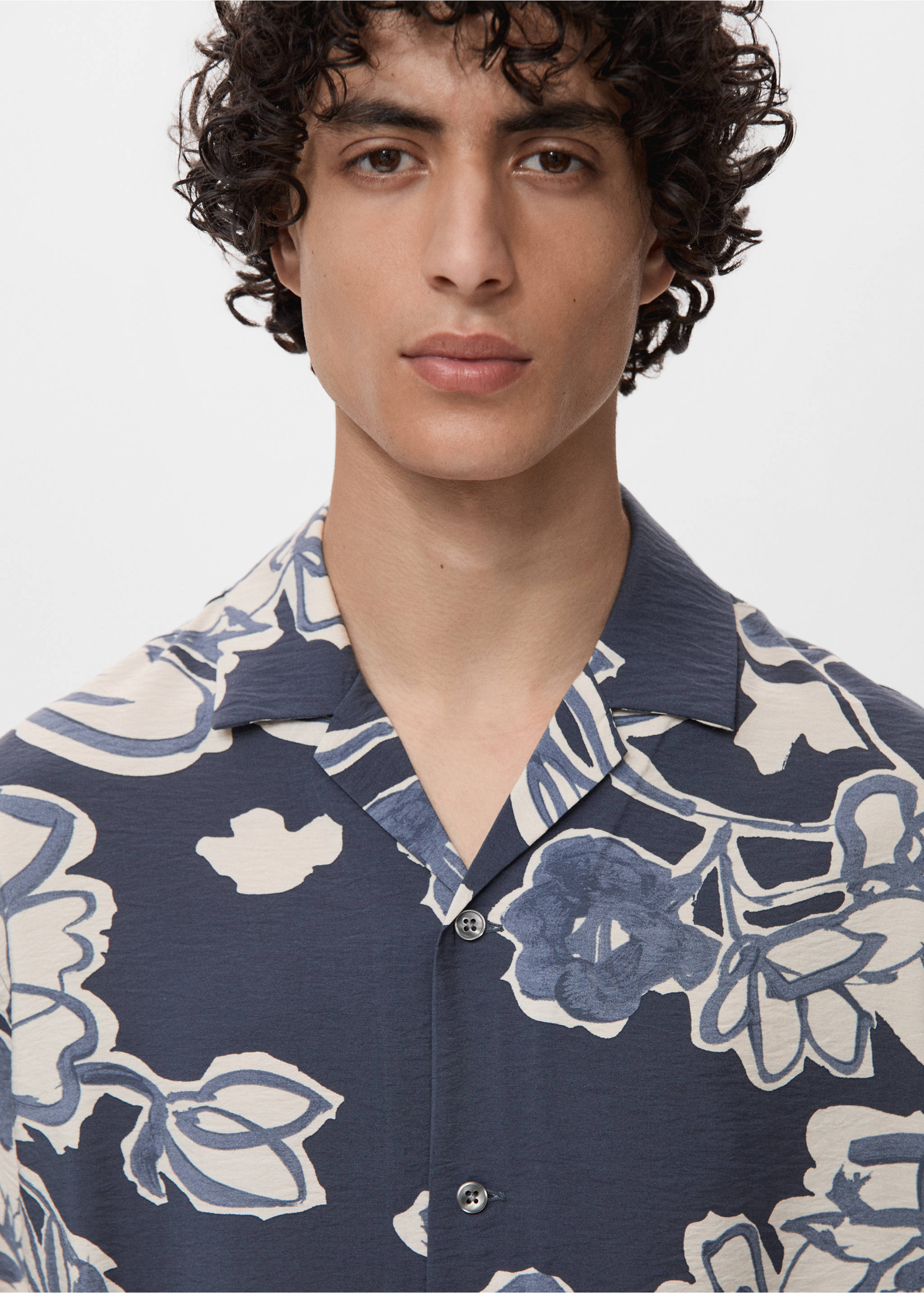 Creased-effect floral shirt - Details of the article 1, Navy. Ref: 17021231-00.