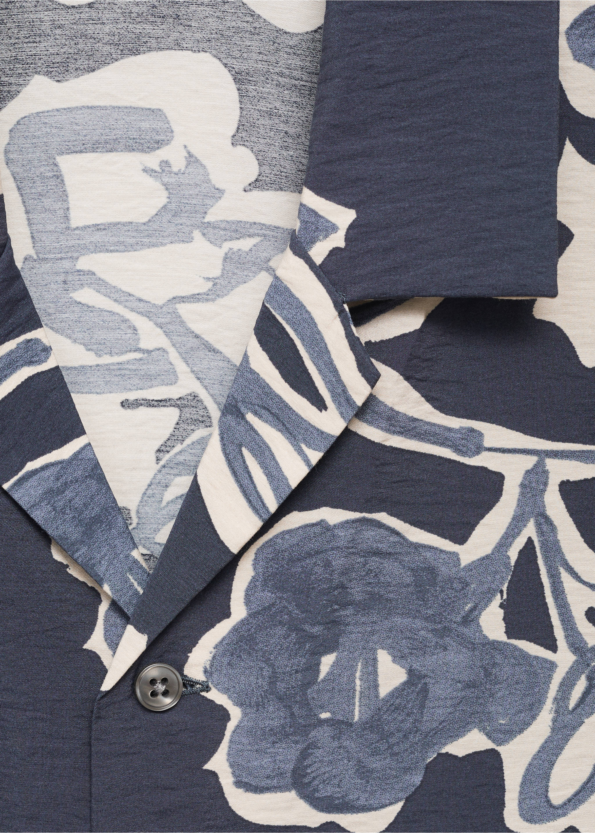 Creased-effect floral shirt - Details of the article 8, Navy. Ref: 17021231-00.