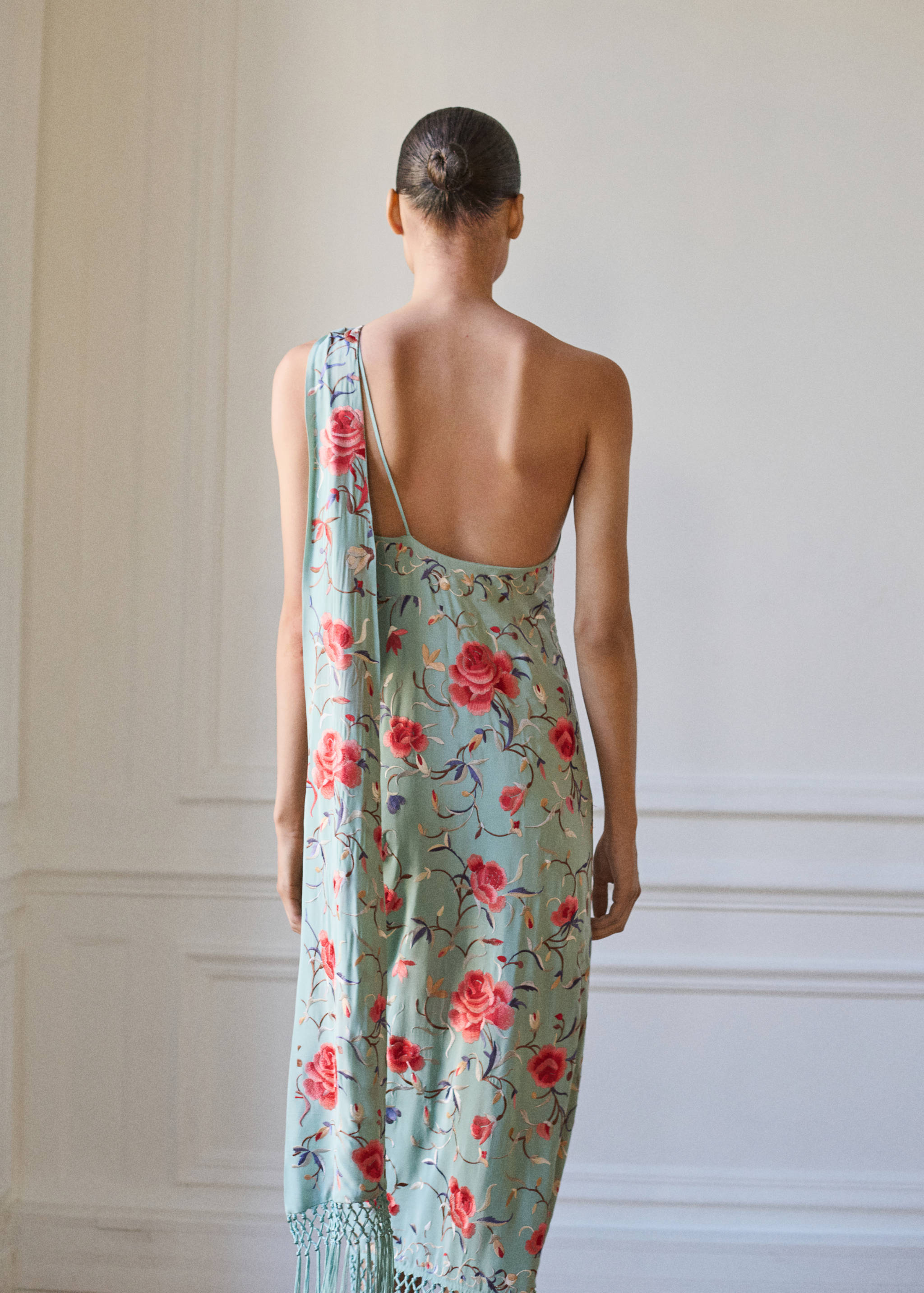 Asymmetrical dress with embroidered fringes - Reverse of the article