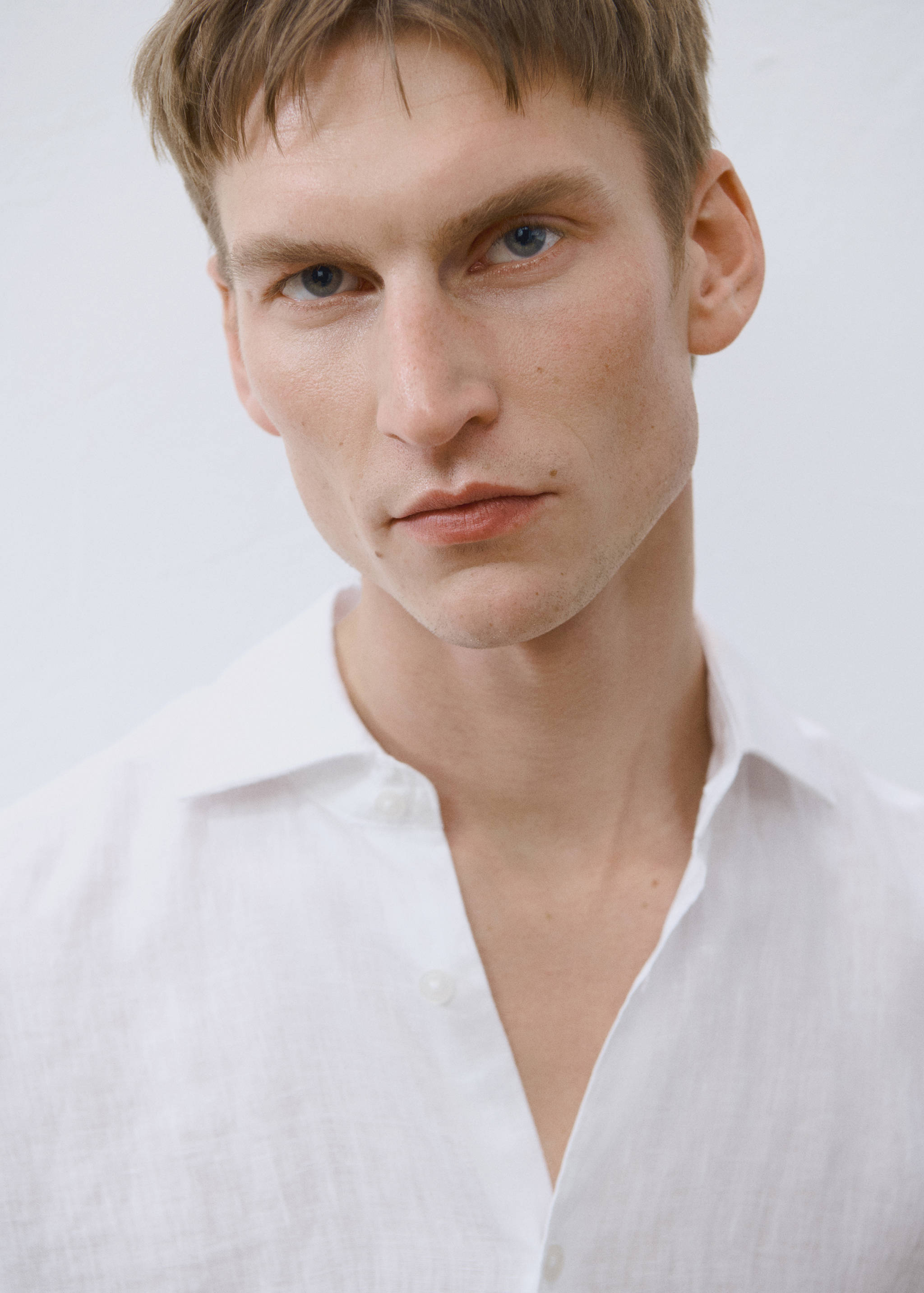 100% linen regular-fit shirt - Details of the article 9