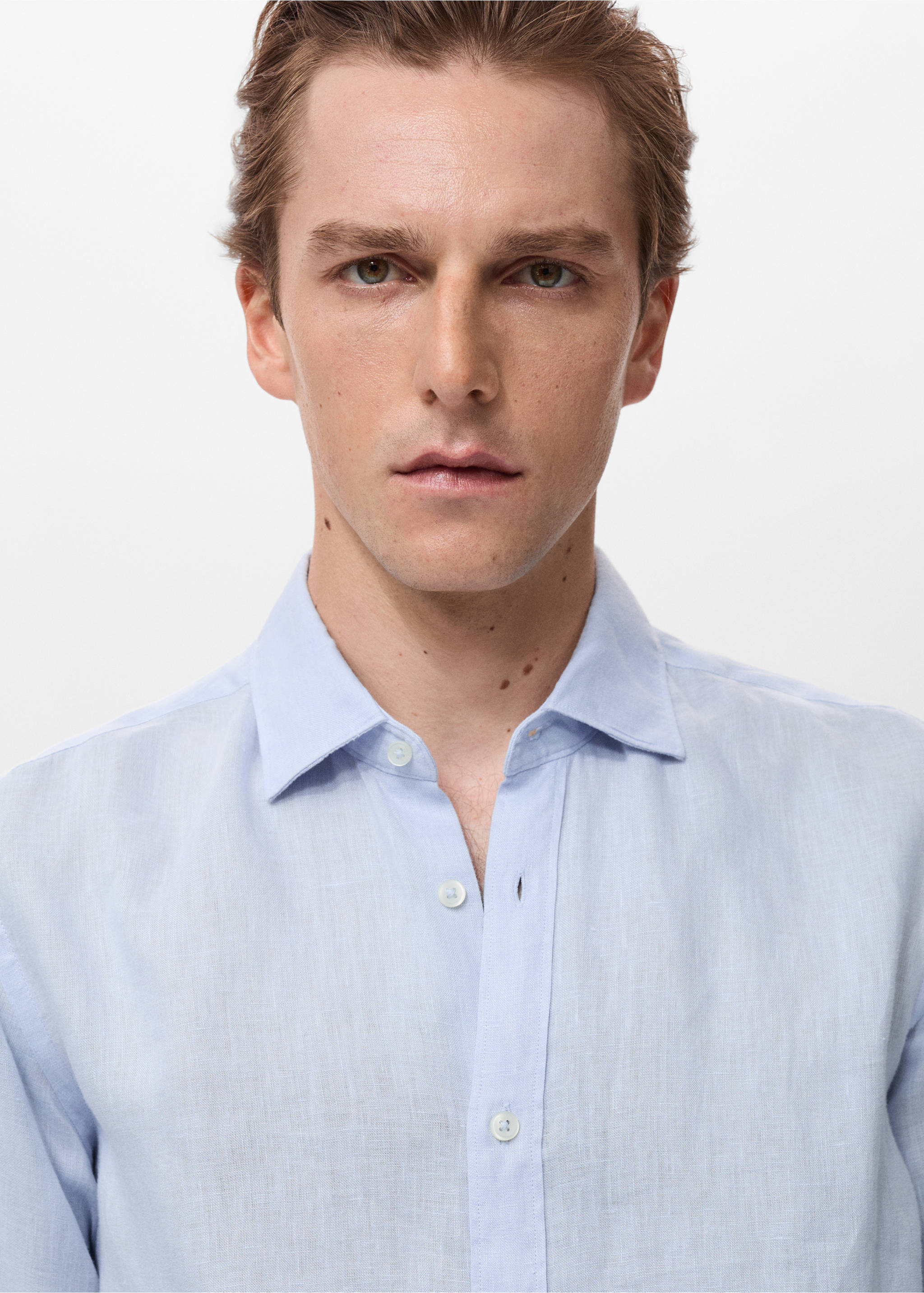 100% linen regular-fit shirt - Details of the article 1, Sky Blue. Ref: 17021250-00.