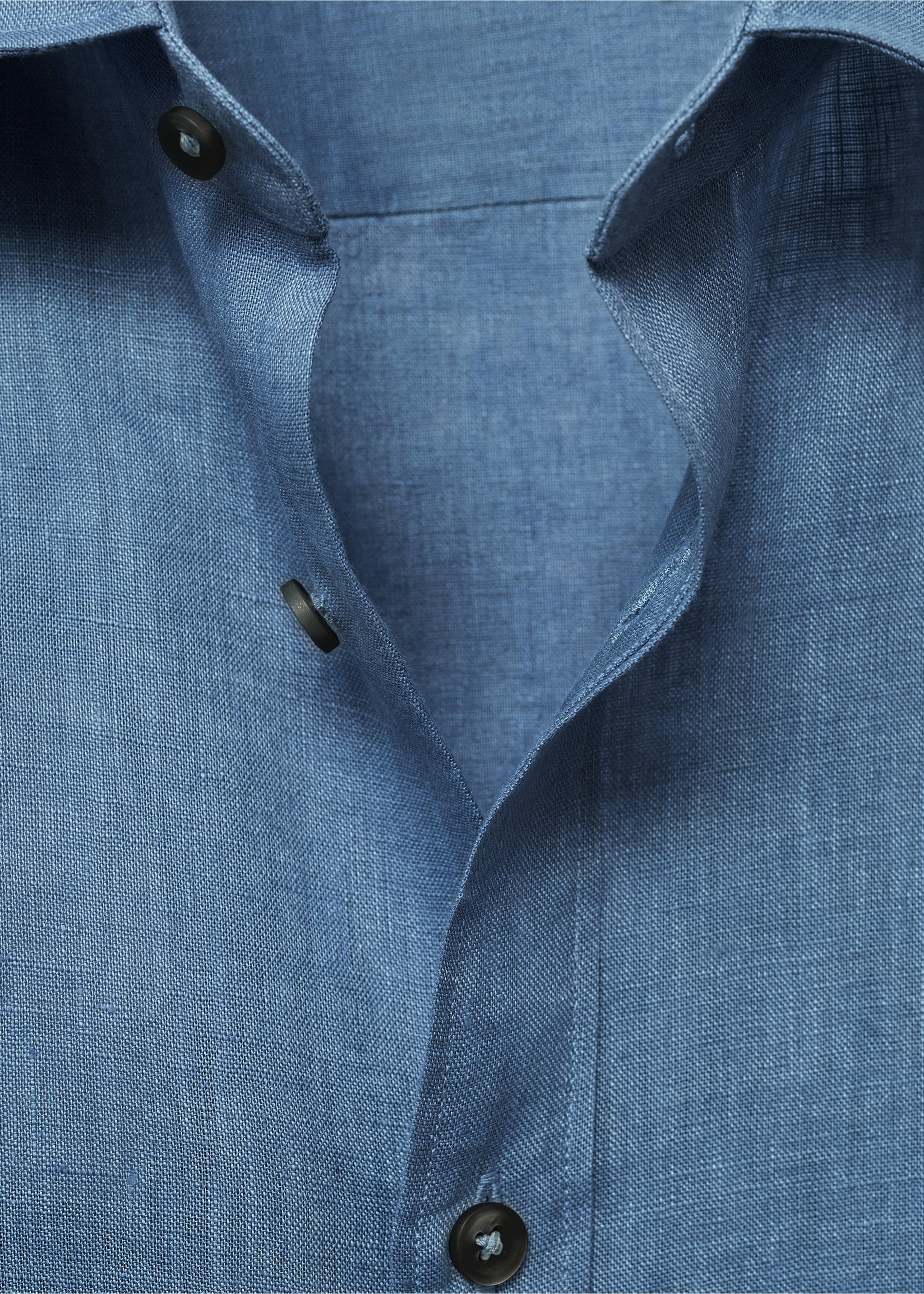 100% linen regular-fit shirt - Details of the article 8, China Blue. Ref: 17021250-00.