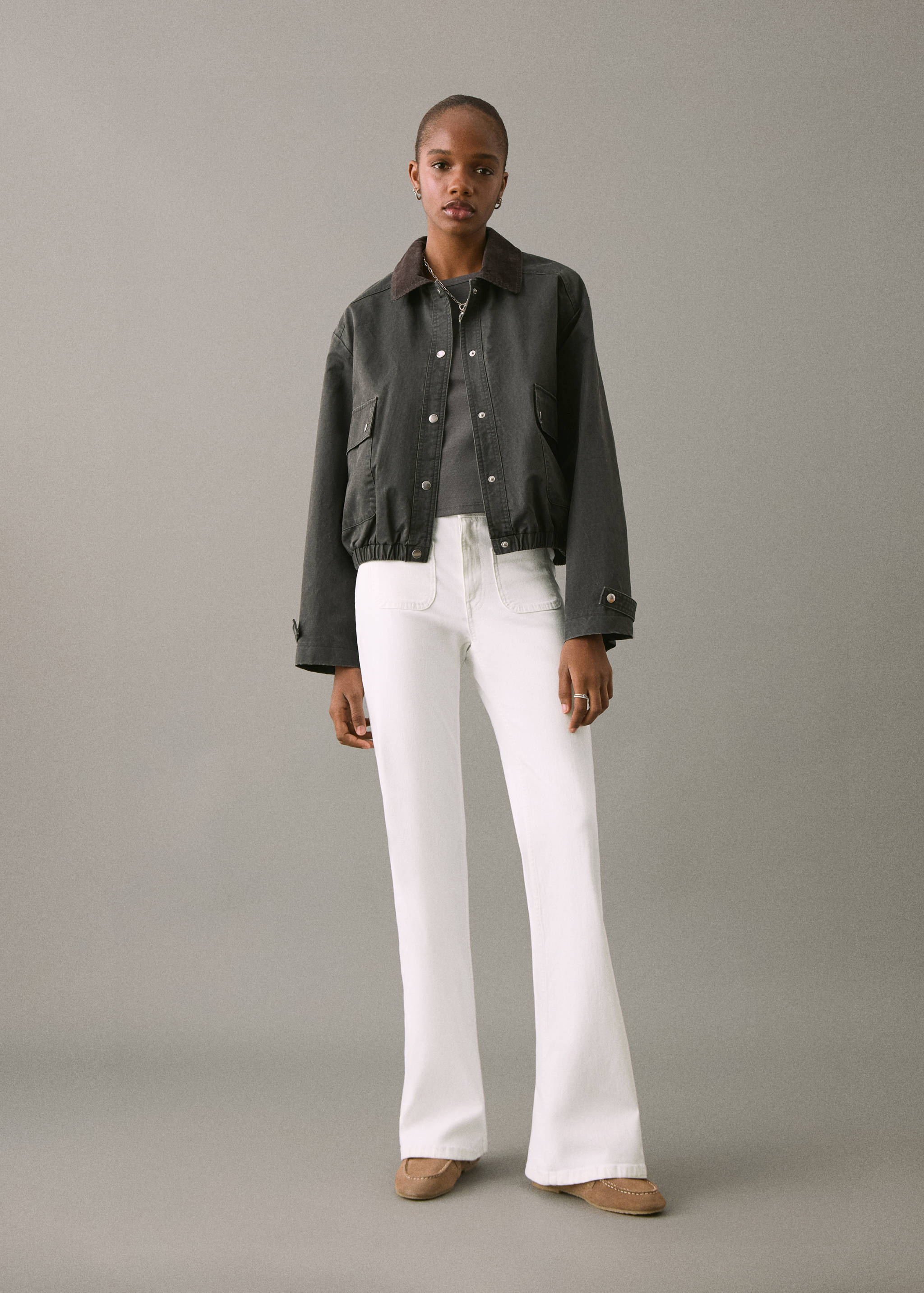 Jeans flare bolsillos - Plano general