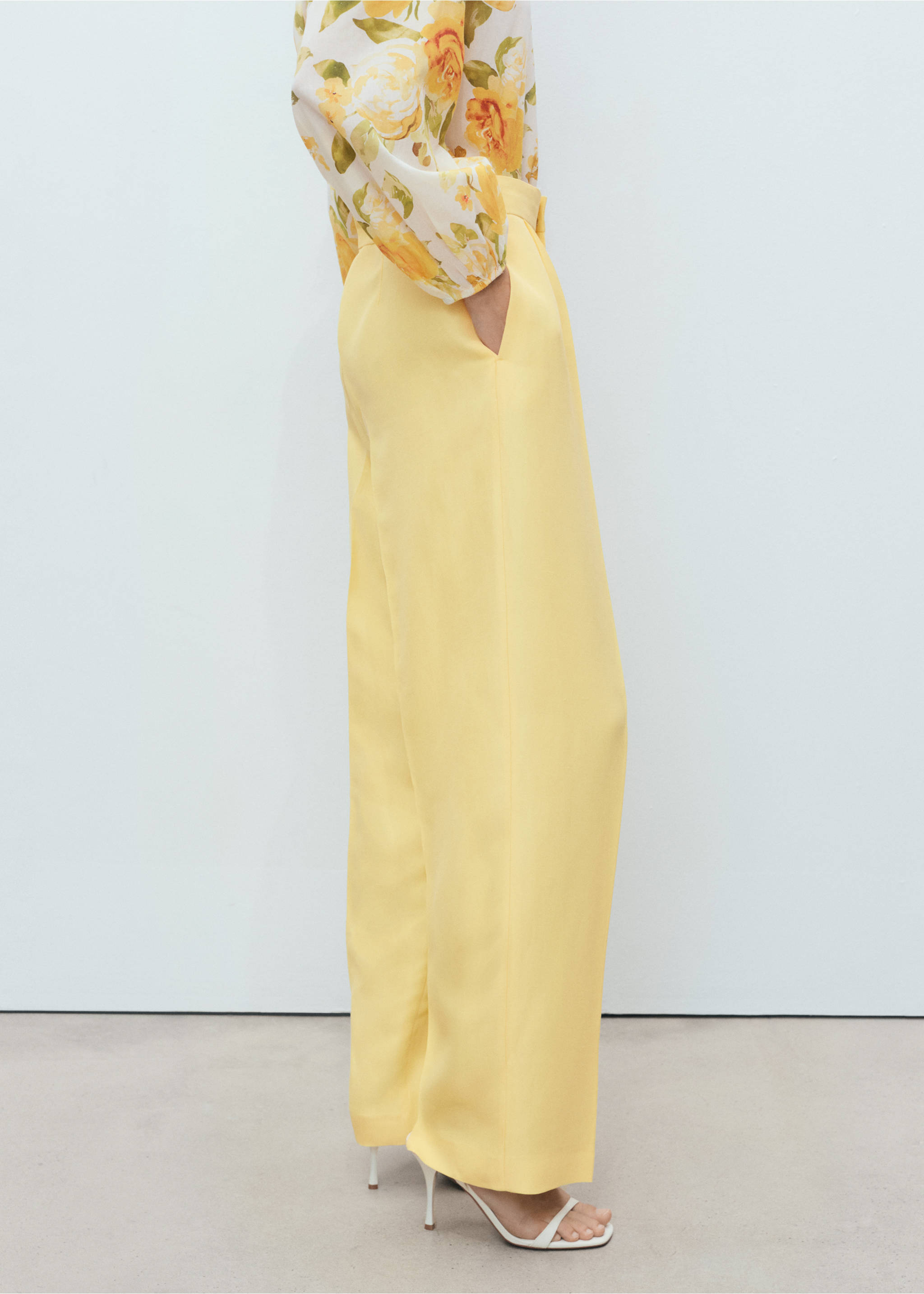 Linen-blend pleated trousers - Medium plane, Yellow. Ref: 17021270-00.