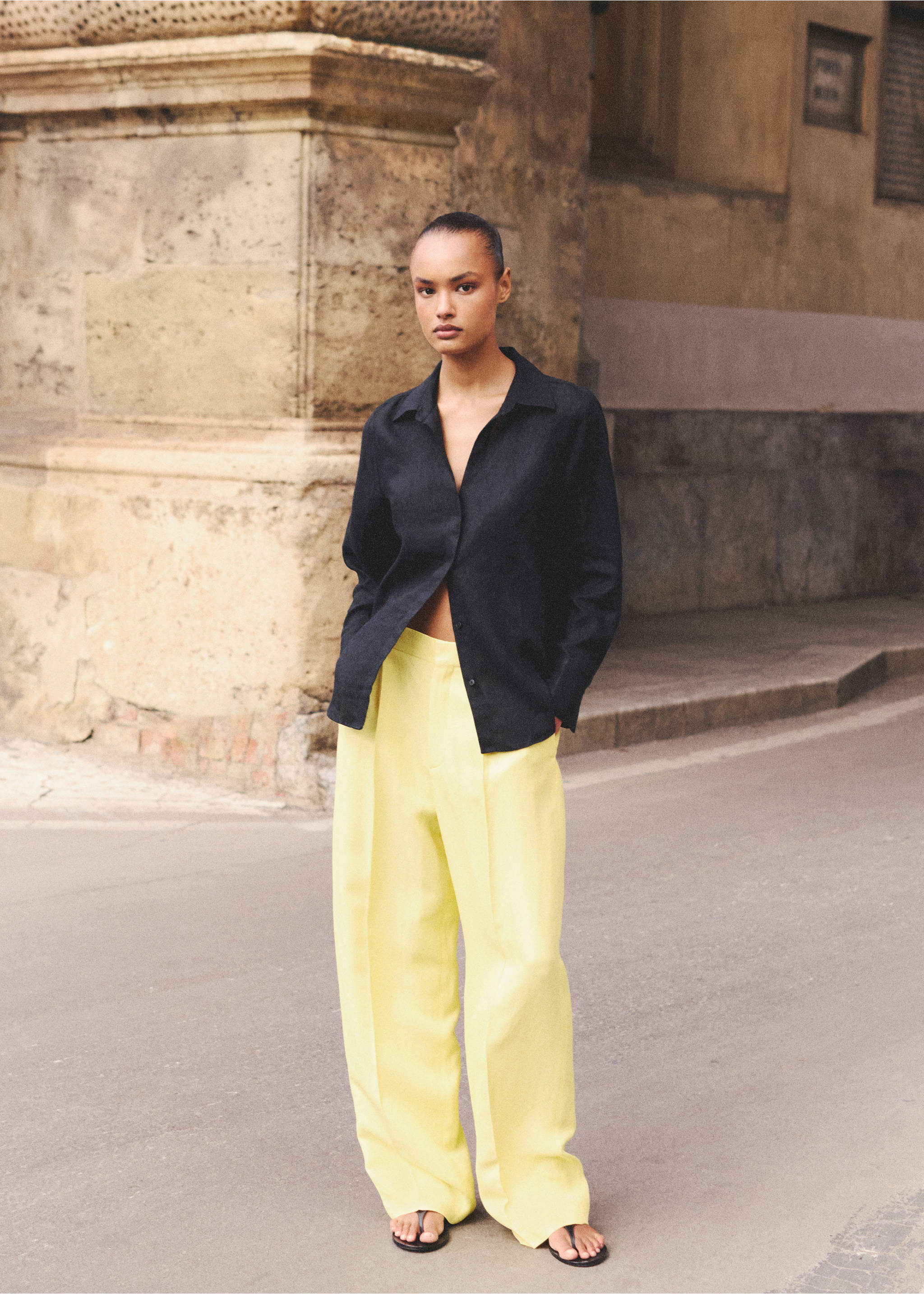 Linen-blend pleated trousers - Details of the article 6, Yellow. Ref: 17021270-00.