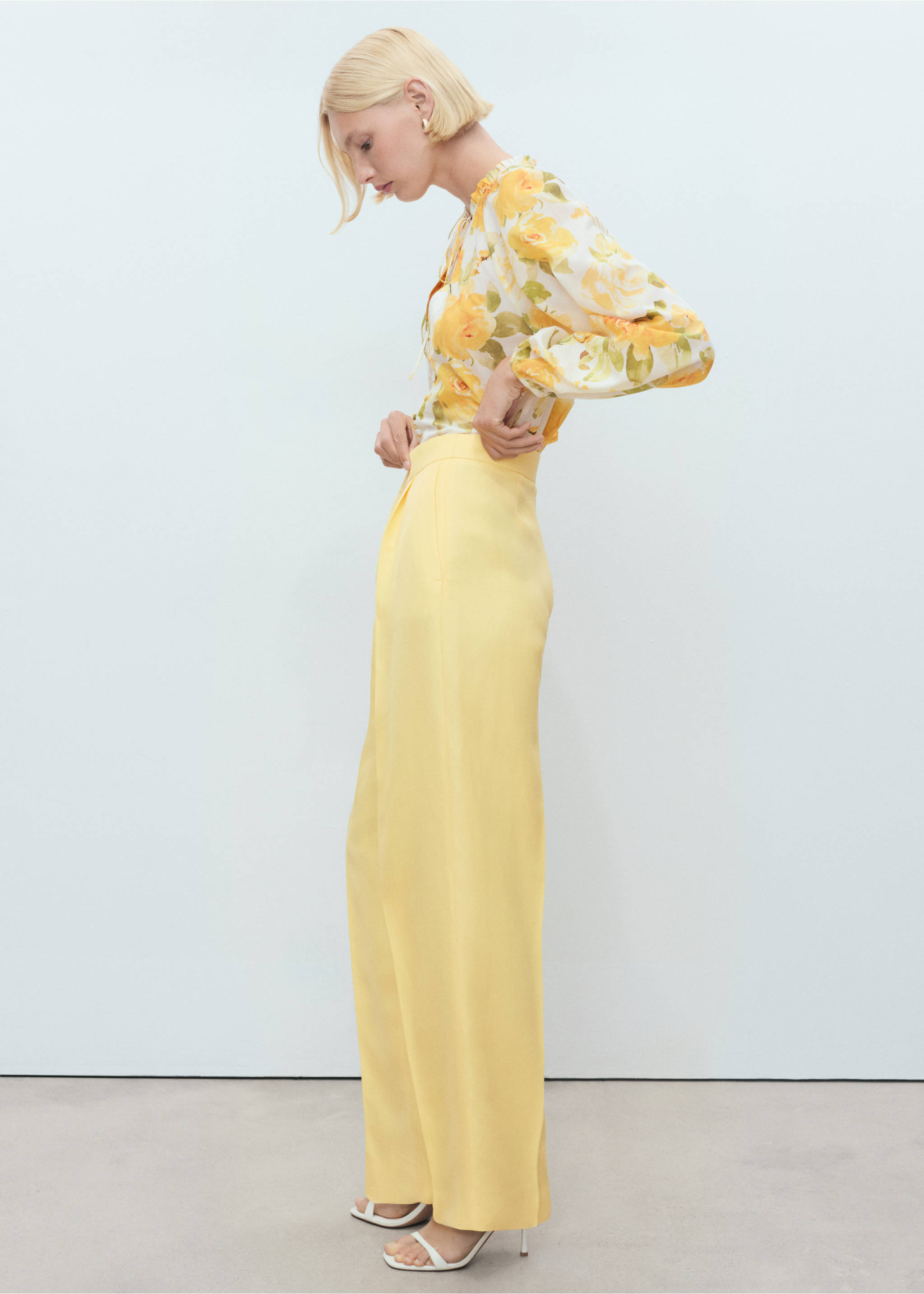 Linen-blend pleated trousers - Details of the article 2, Yellow. Ref: 17021270-00.