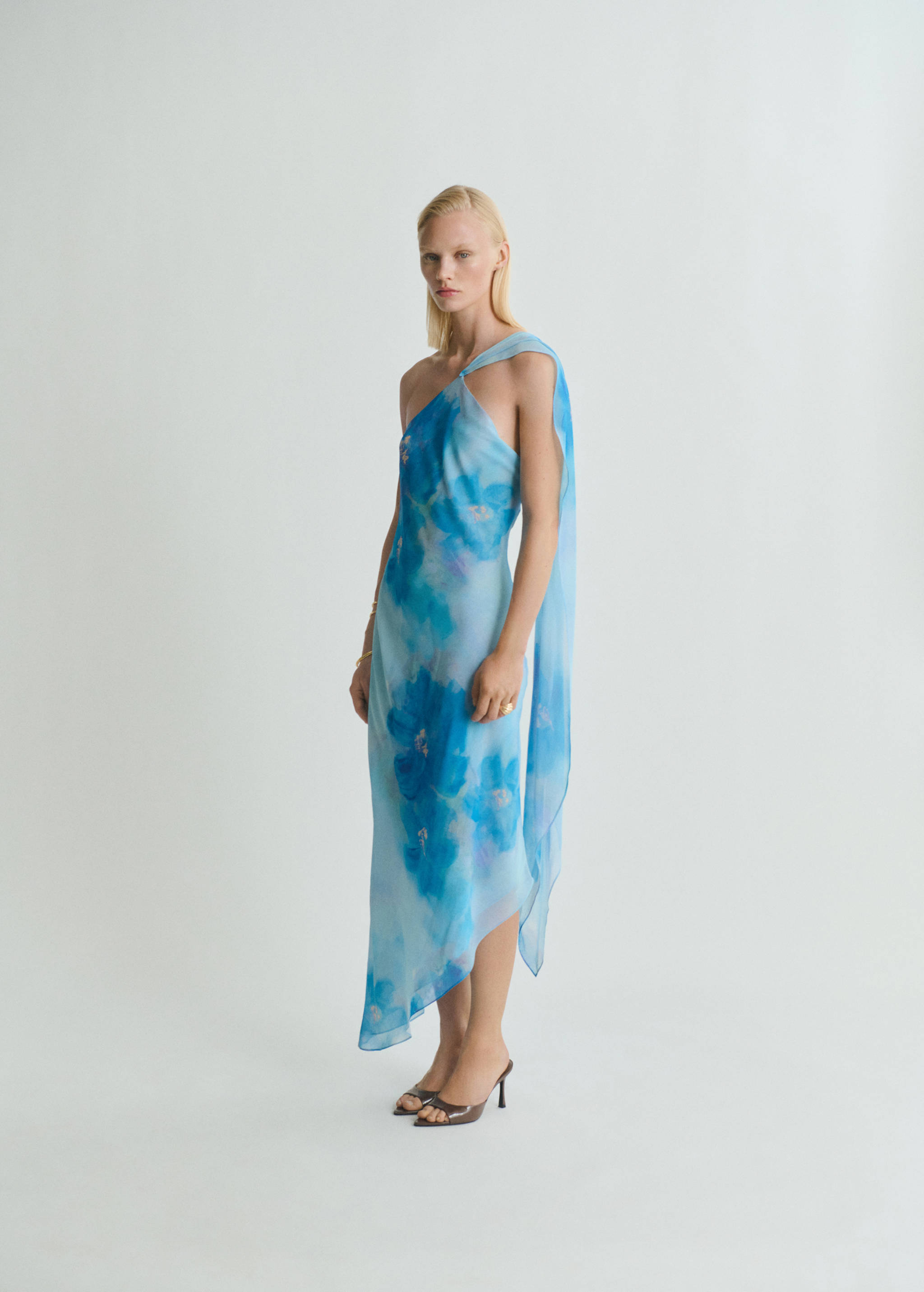 Vestido asimétrico floral fular - Plano general