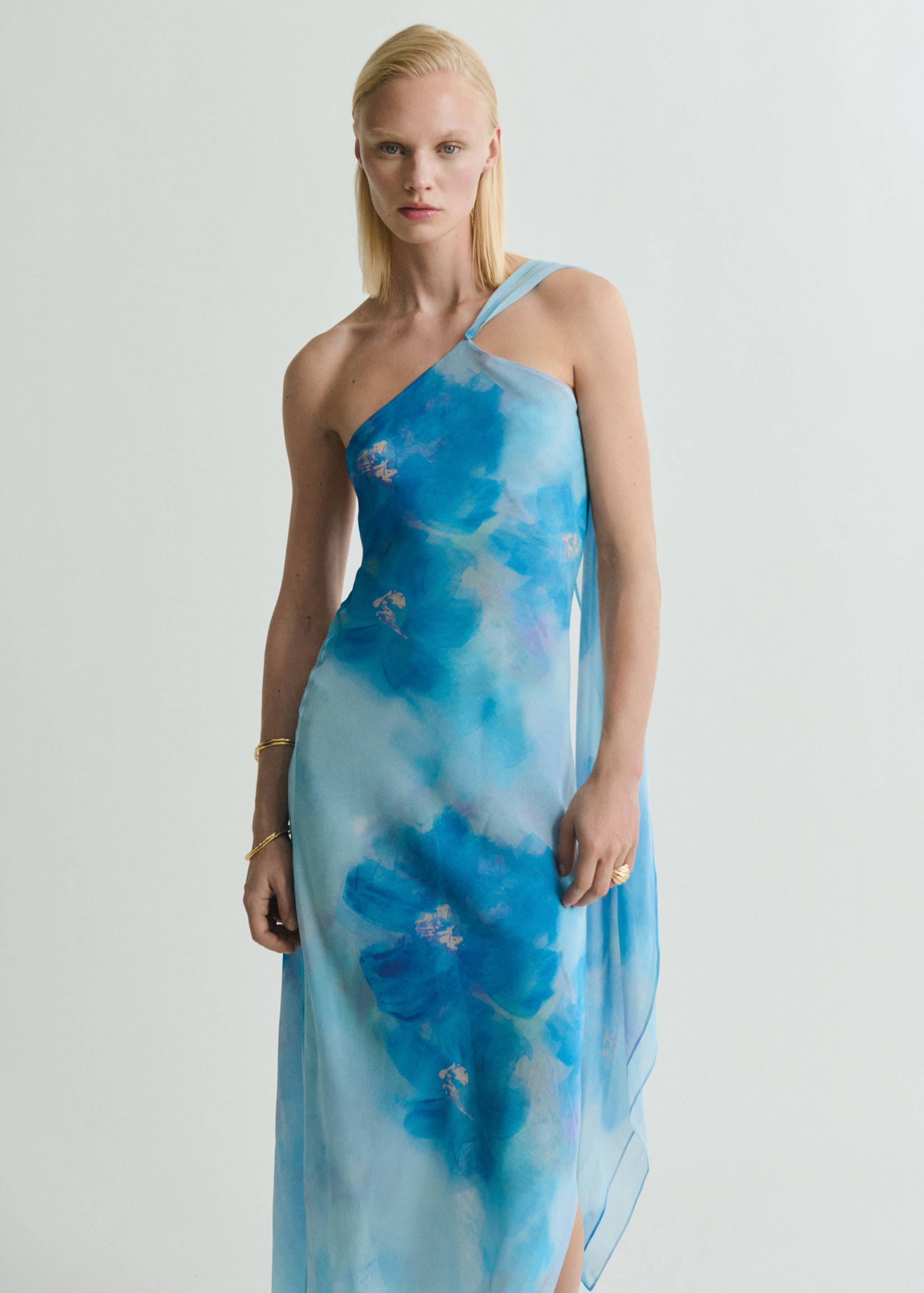 Vestido asimétrico floral fular - Plano medio
