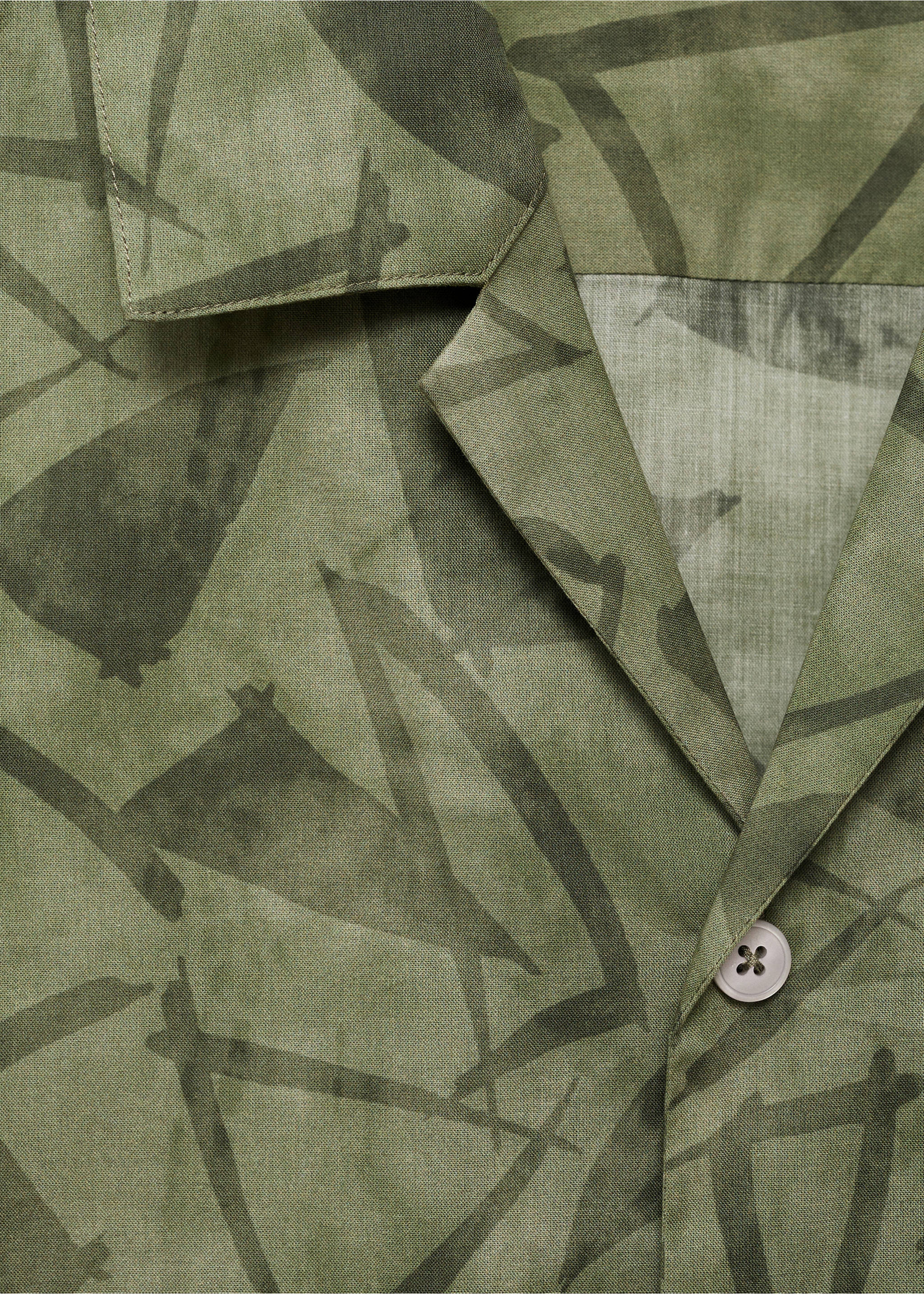 Camisa estampada coll bowling - Detall de l'article 8, Verd fosc. Ref: 17021277-00.