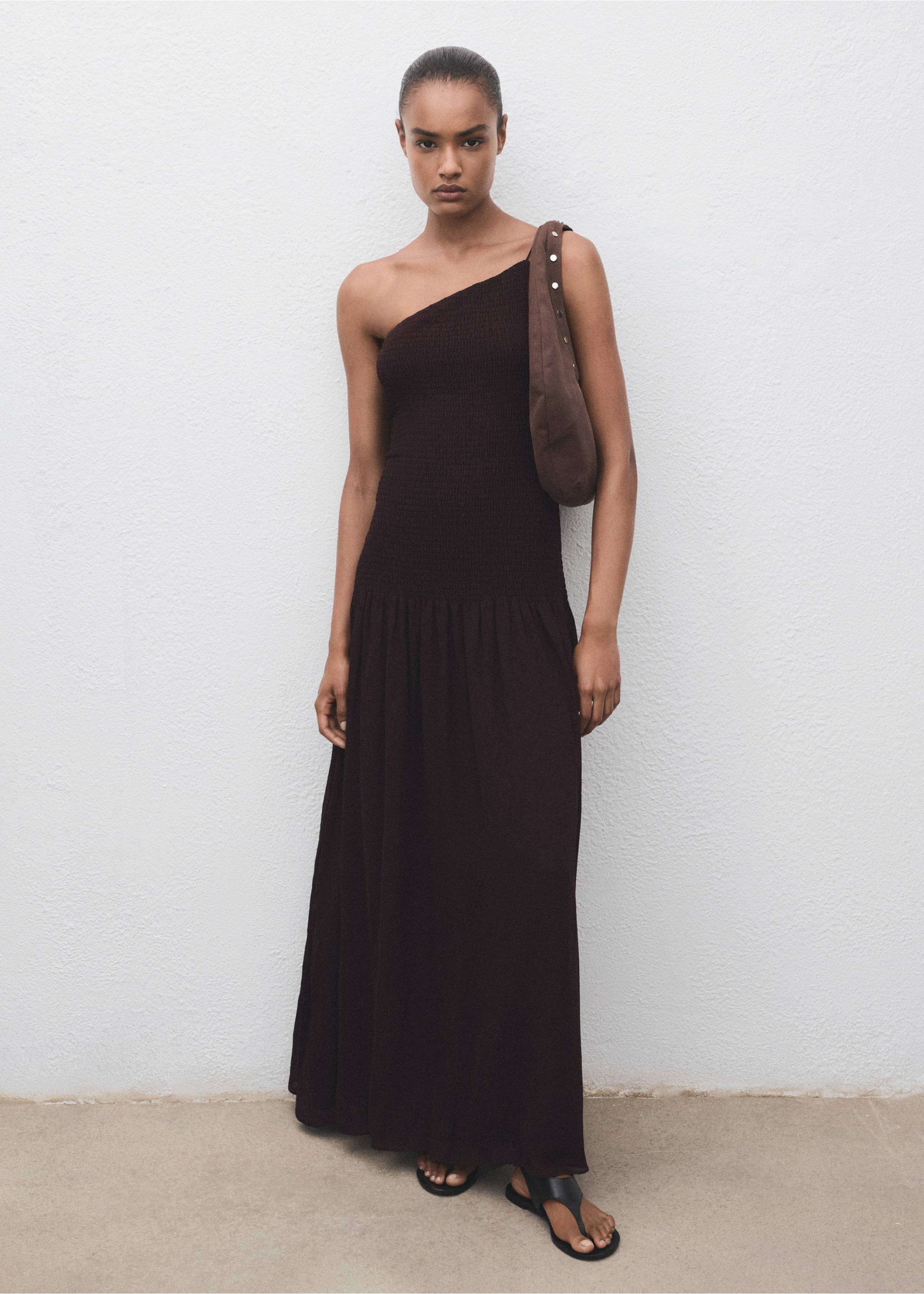 Asymmetrical dress with gathered body - General plane, Chocolate. Ref: 17021281-00.