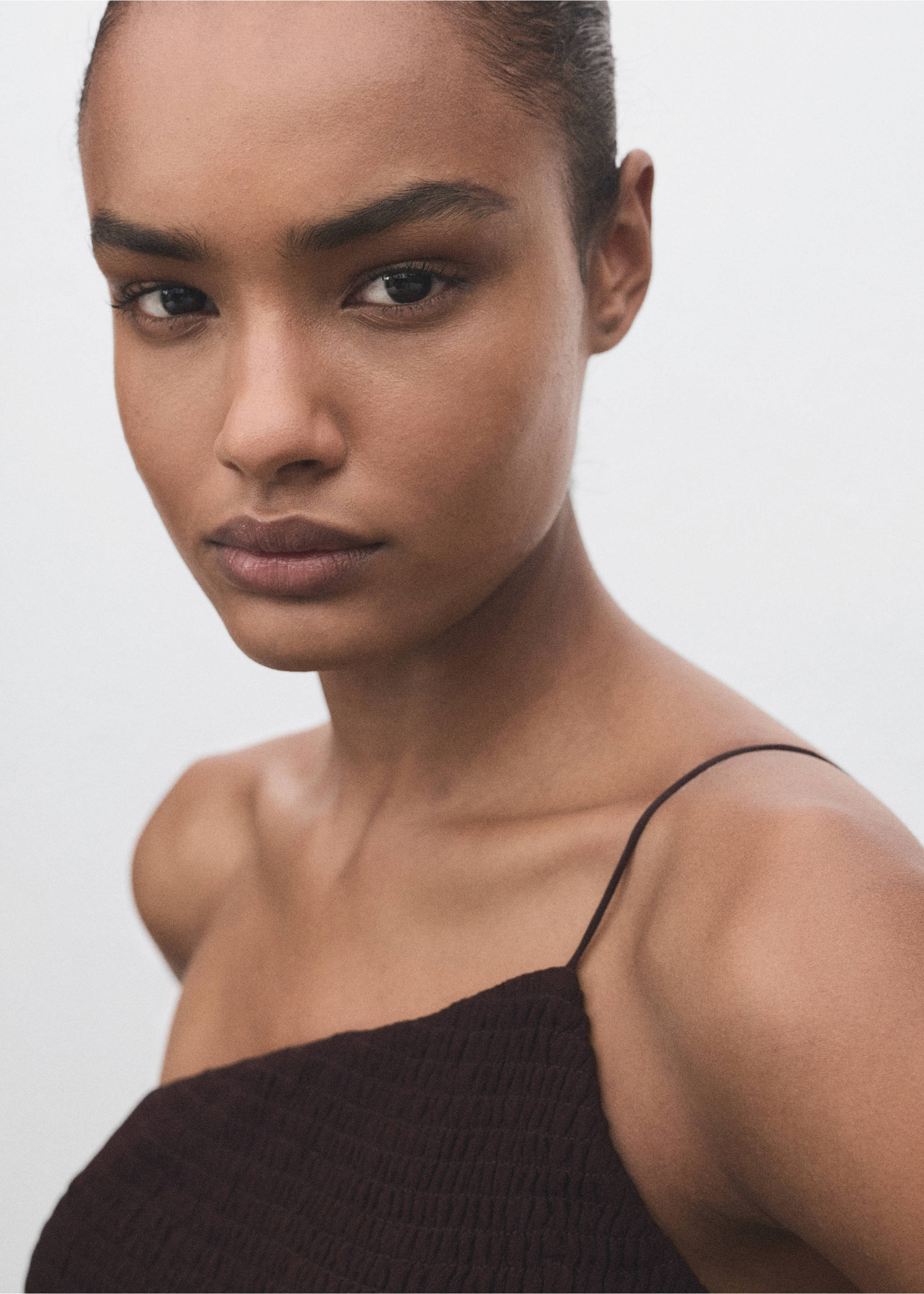 Asymmetrical dress with gathered body - Details of the article 1, Chocolate. Ref: 17021281-00.
