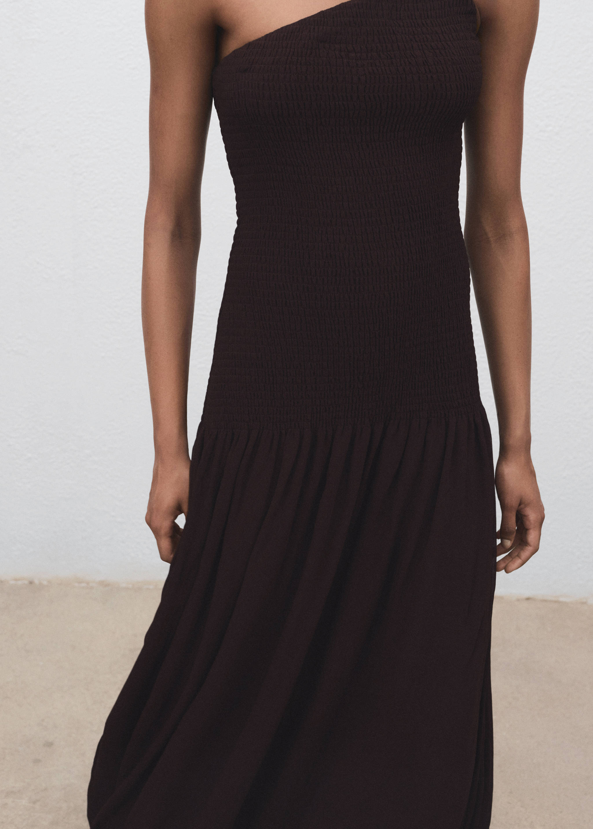 Asymmetrical dress with gathered body - Details of the article 3