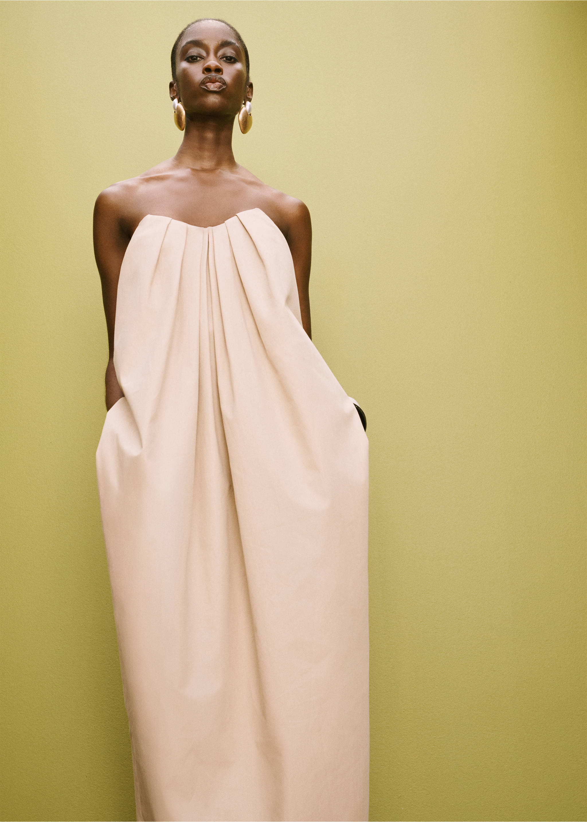Long dress with sweetheart neckline - Details of the article 6, Medium Brown. Ref: 17021282-00.