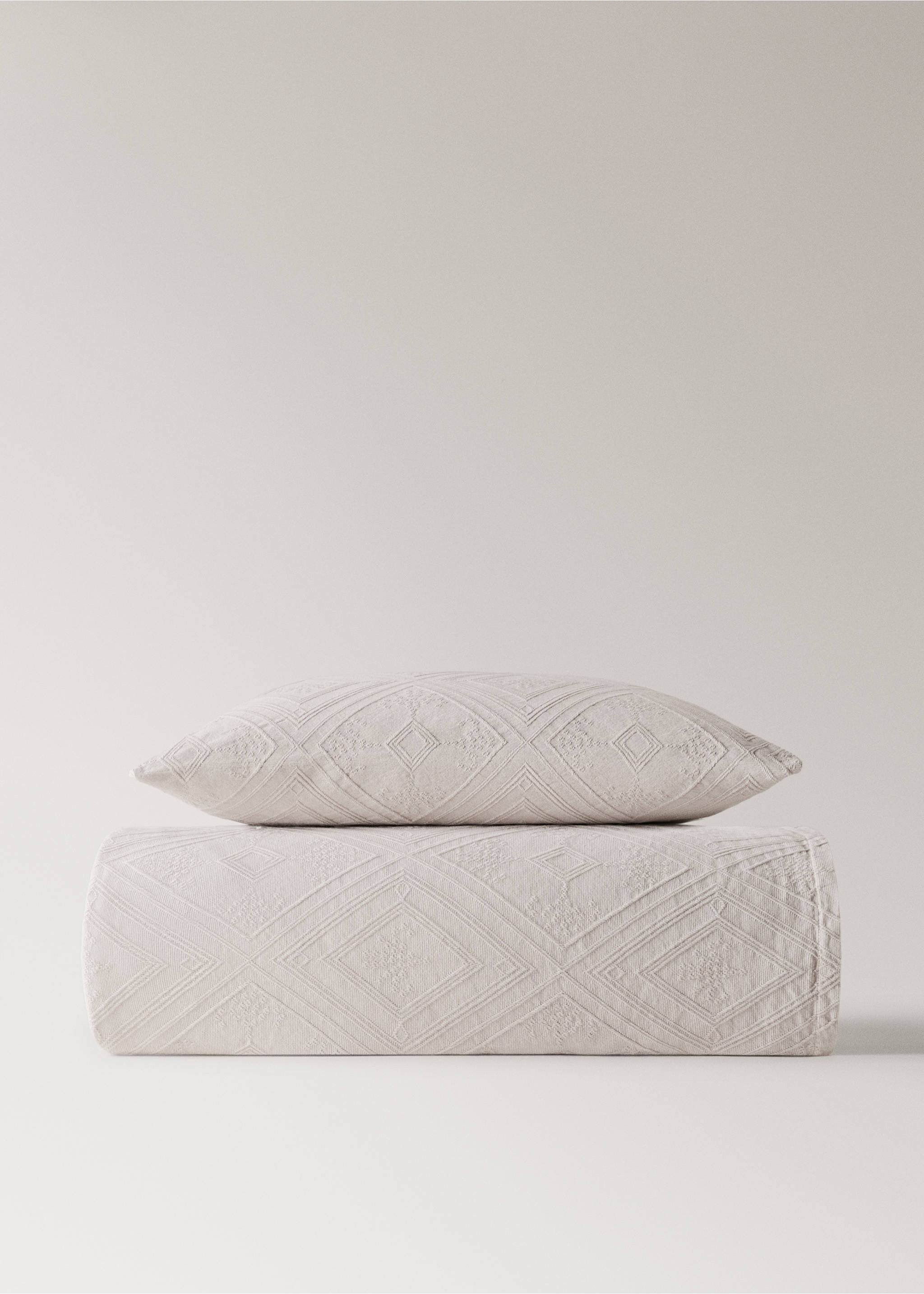 Cotton jacquard bedspread for 180/200 cm bed - Details of the article 3, Sand. Ref: 17021283-00.
