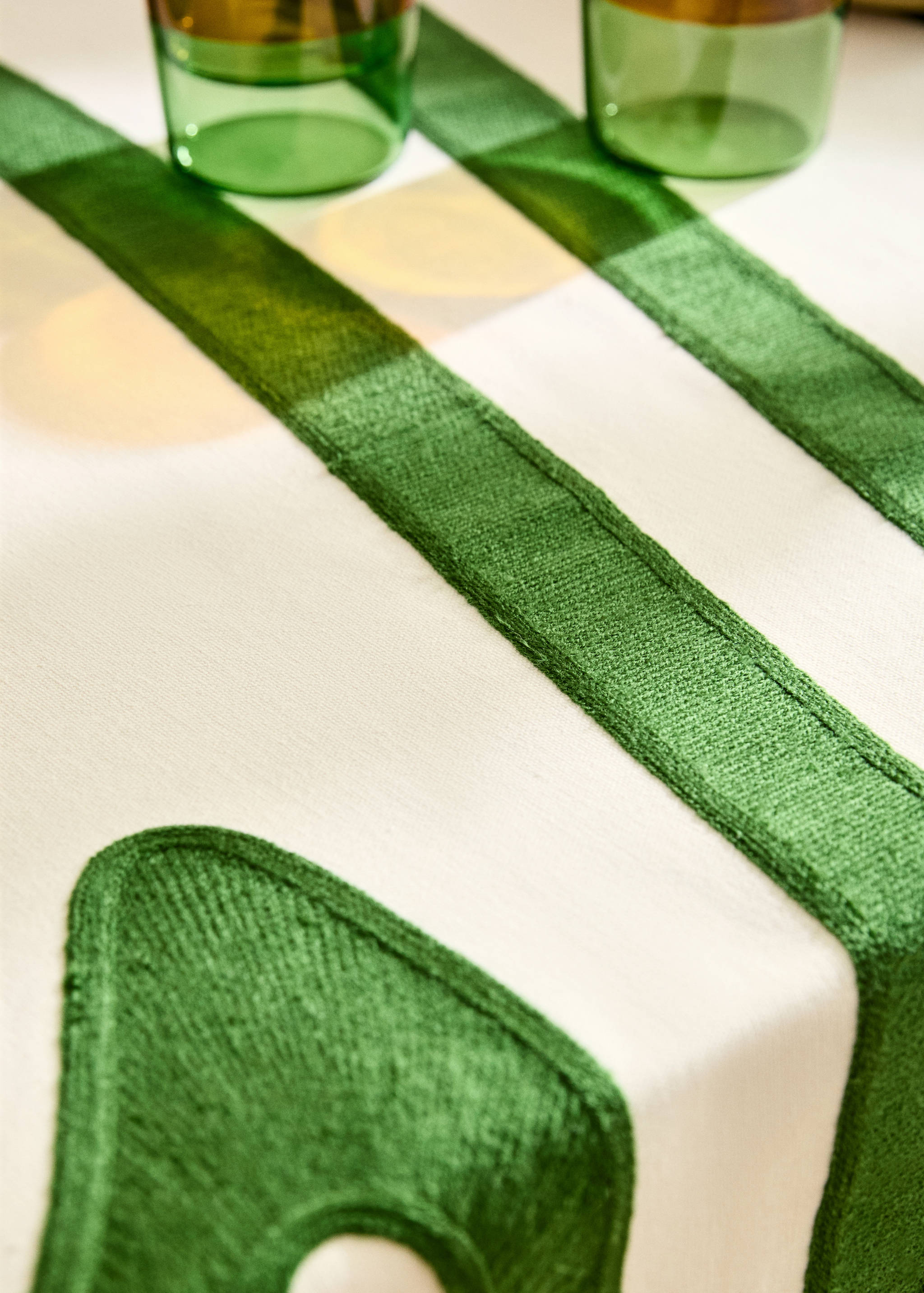 Nappe coton brodée ondulations pour 6 à 8 convives - Détail de l'article 7