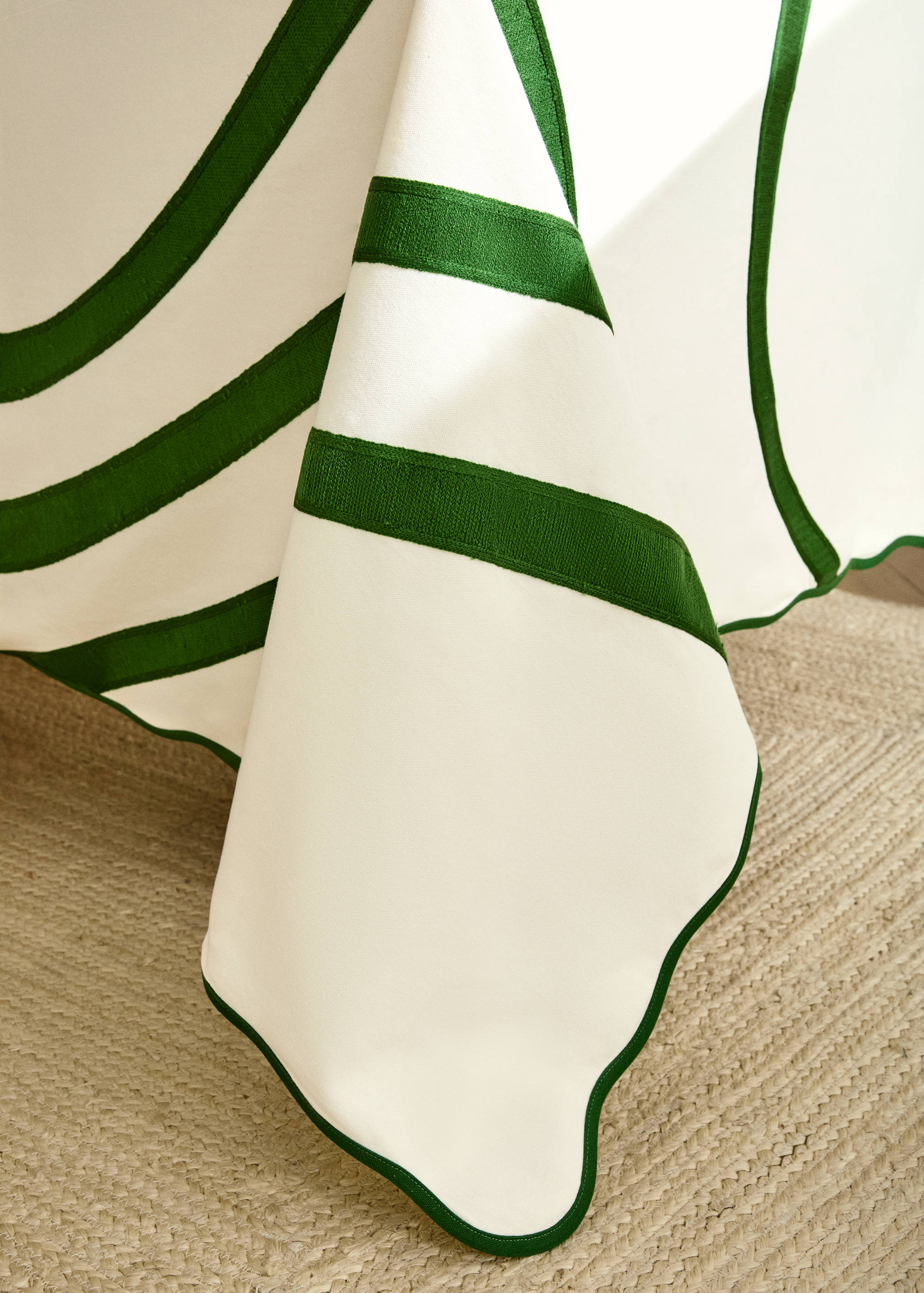 Nappe coton brodée ondulations pour 6 à 8 convives - Détail de l'article 8