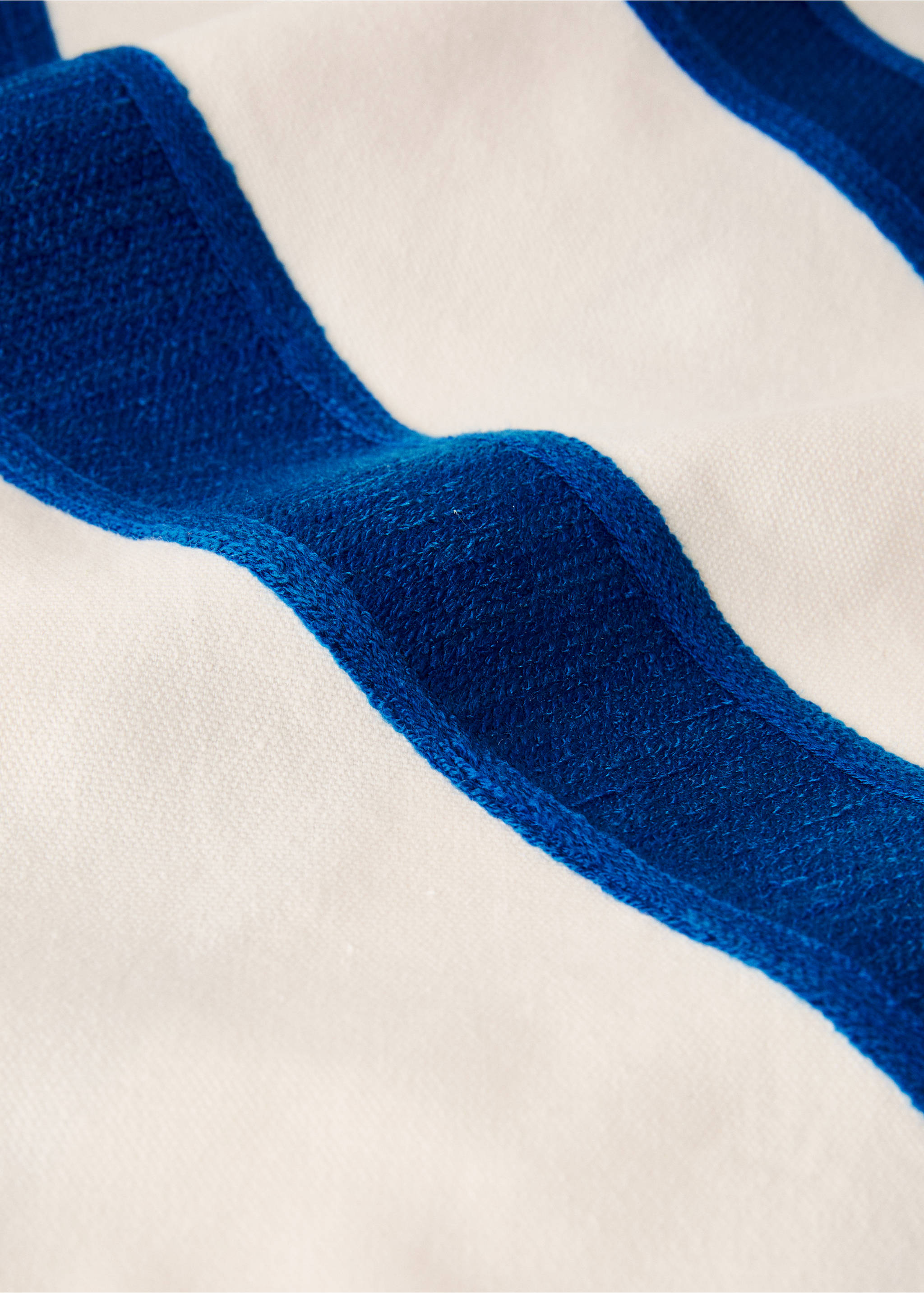 Nappe coton brodée ondulations pour 6 à 8 convives - Détail de l'article 2, Bleu. Ref: 17021292-00.