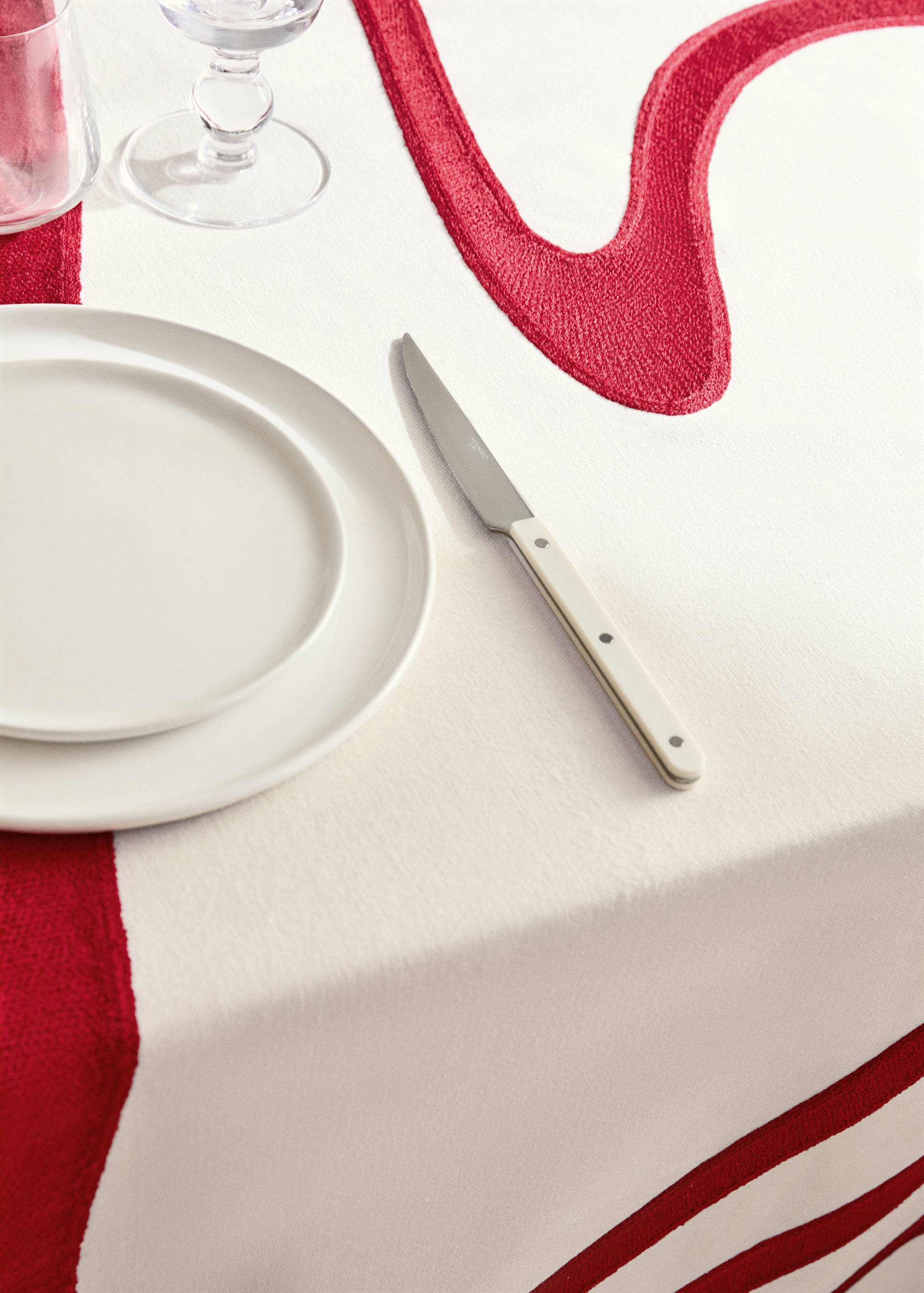 Nappe coton brodée ondulations pour 6 à 8 convives - Détail de l'article 7