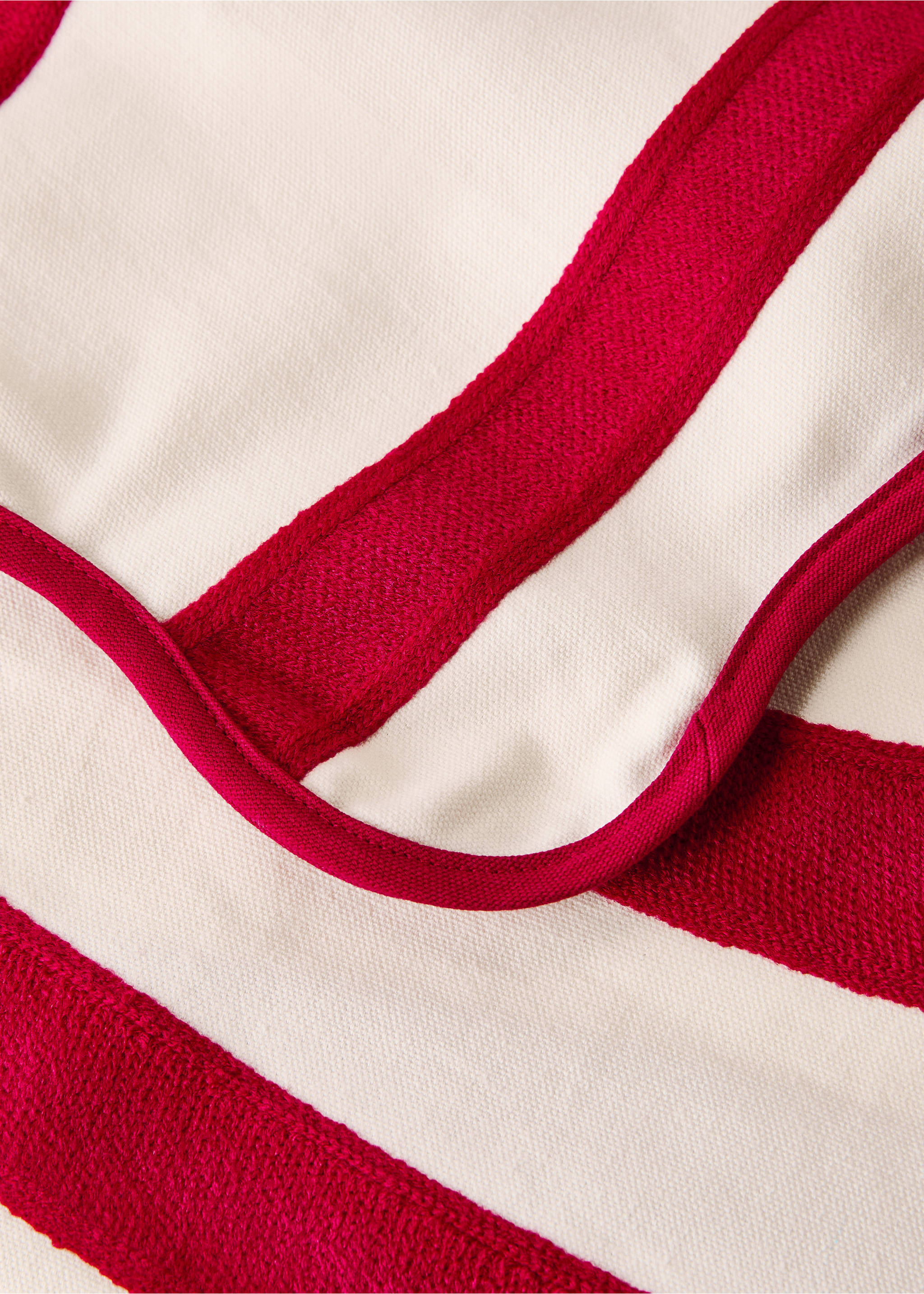 Nappe coton brodée ondulations pour 6 à 8 convives - Détail de l'article 1, Rouge. Ref: 17021292-00.