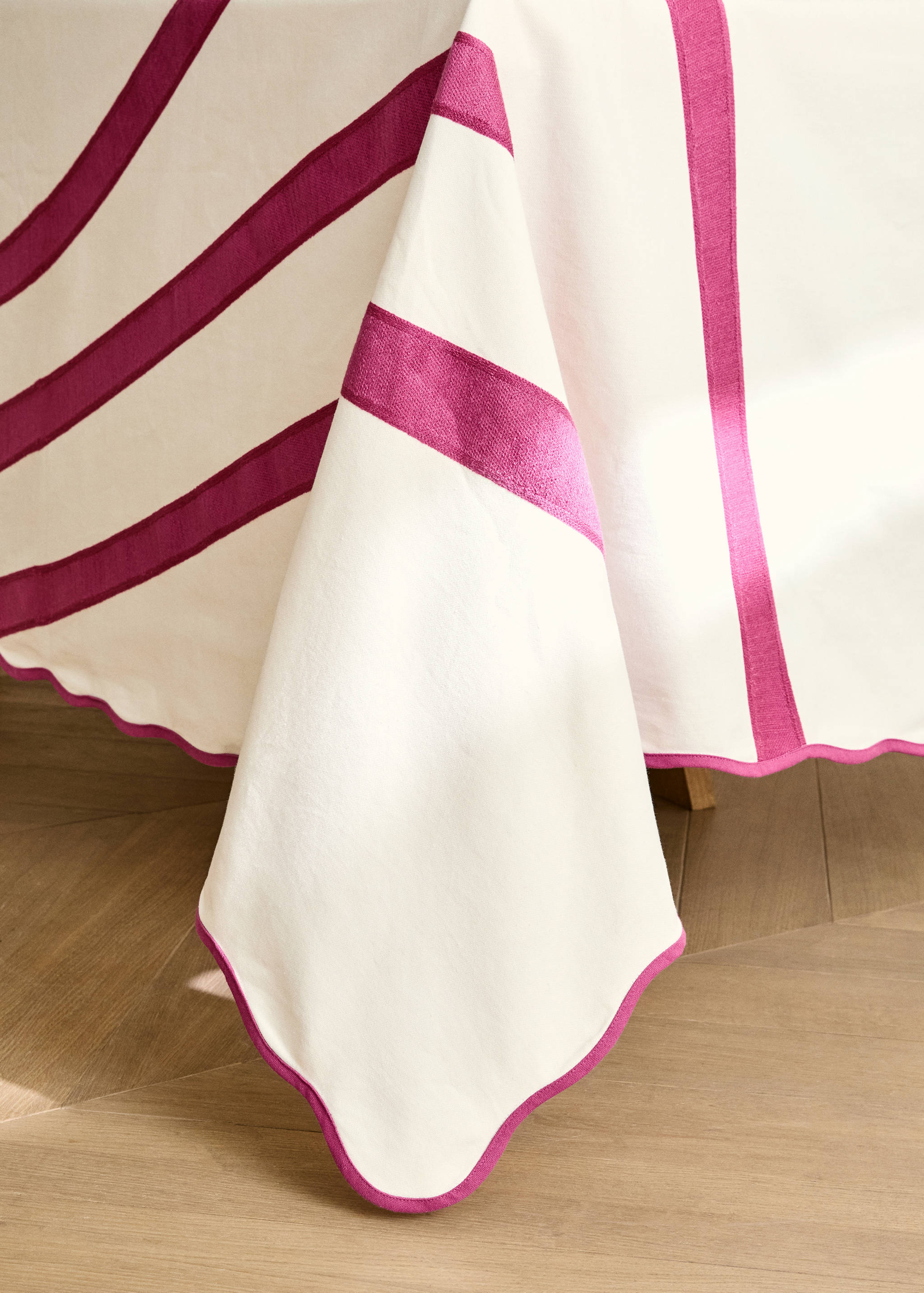 Nappe coton brodée ondulations pour 6 à 8 convives - Détail de l'article 8