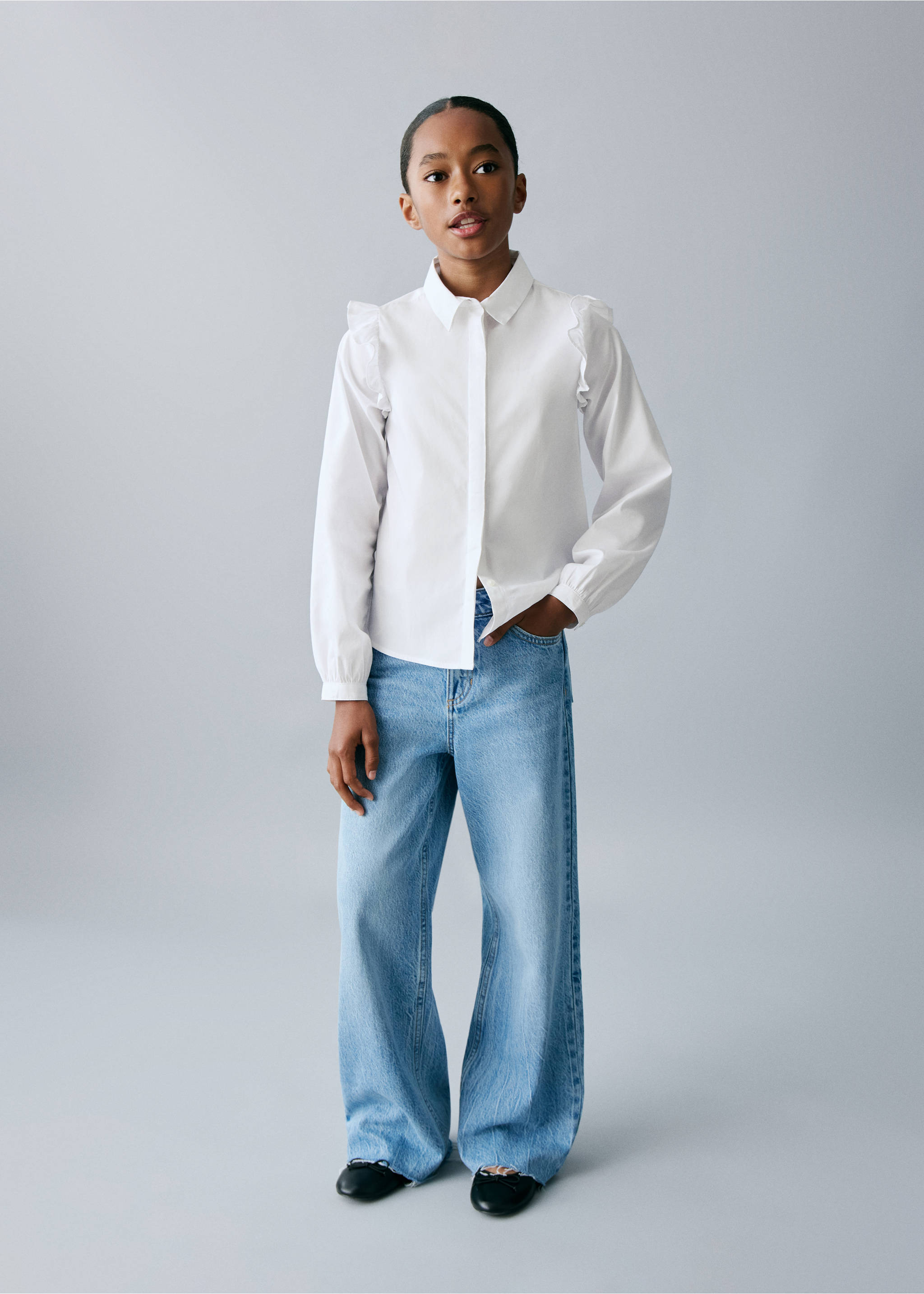 Shirt with ruffle detail - General plane, White. Ref: 17021518-00.