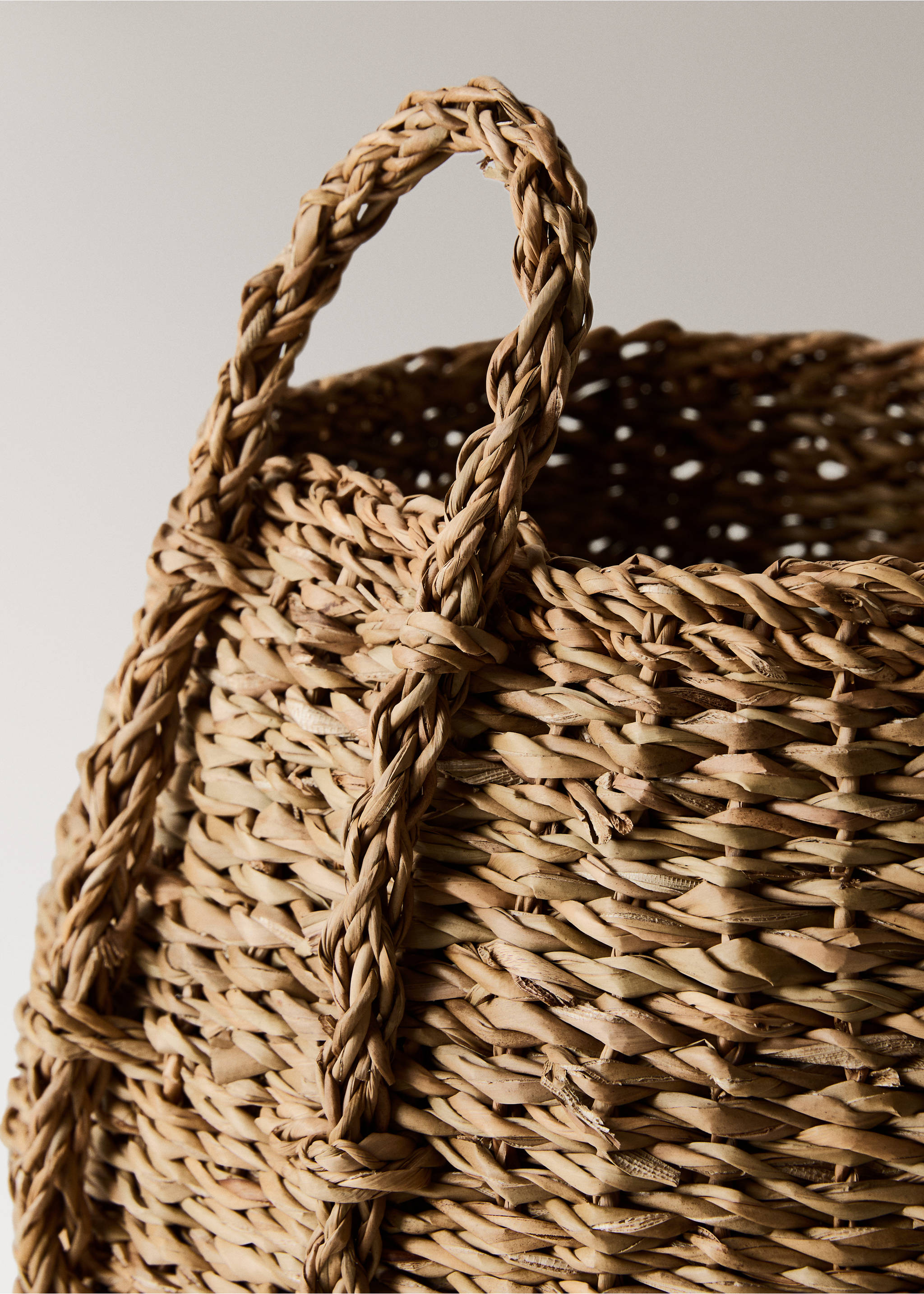 Natural fibre basket with double handles - Details of the article 1, Brown. Ref: 17021520-00.