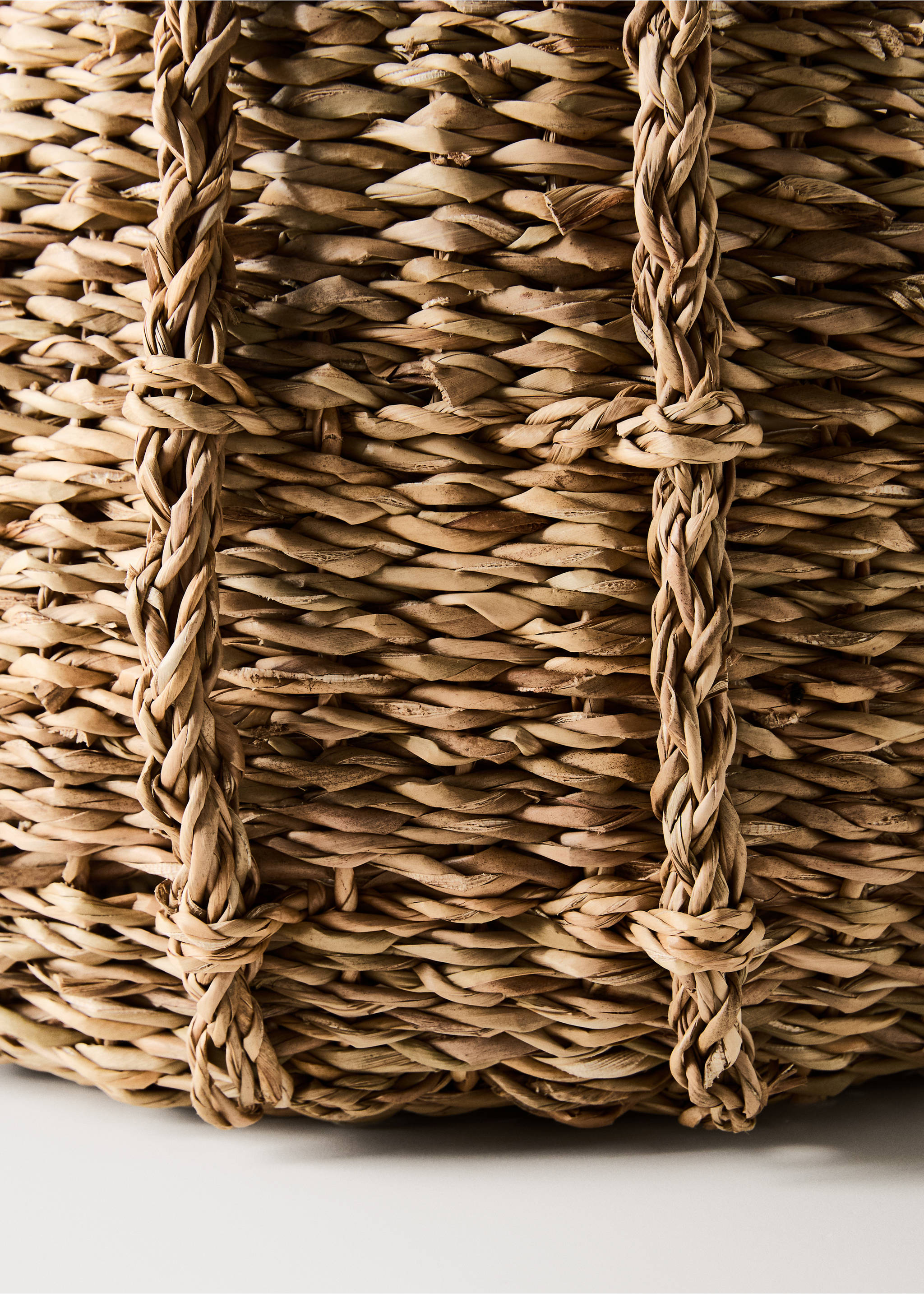 Natural fibre basket with double handles - Details of the article 2, Brown. Ref: 17021520-00.