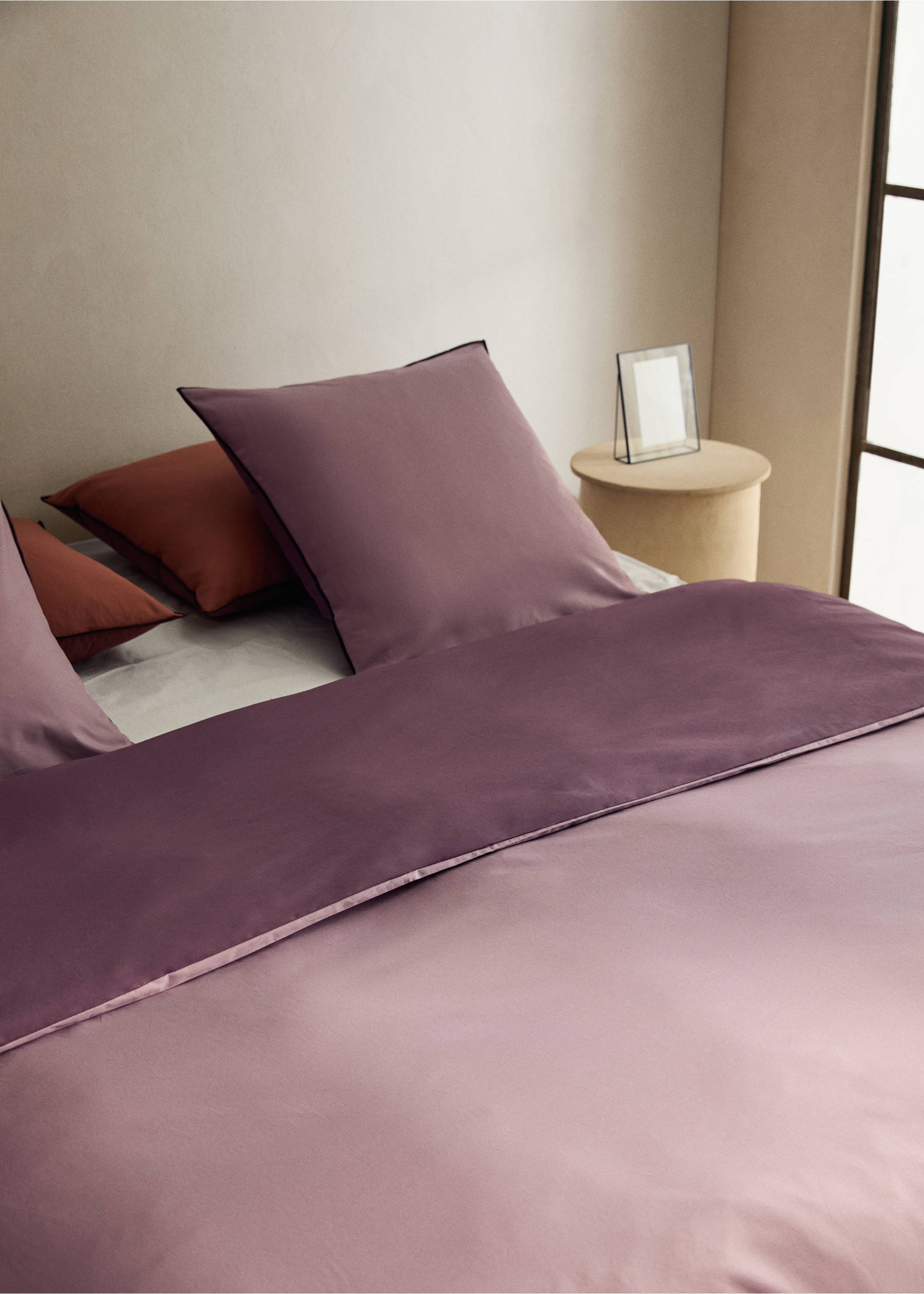 200-thread count percale cotton duvet cover with contrasting overlock for 150/160 cm bed - Details of the article 7, Plum. Ref: 17021551-00.