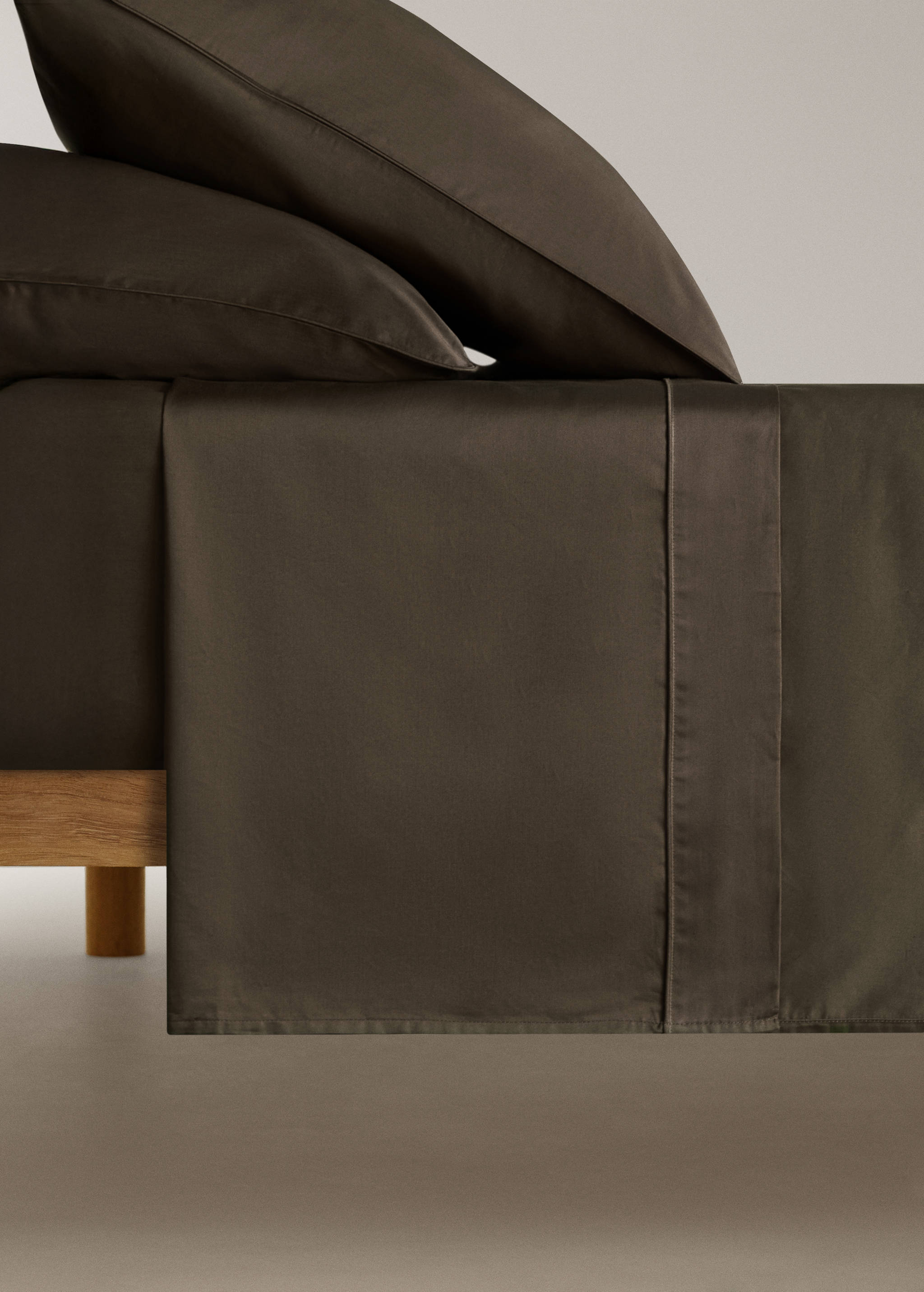 600-thread satin cotton top sheet with trim for 200 cm bed - Article without model