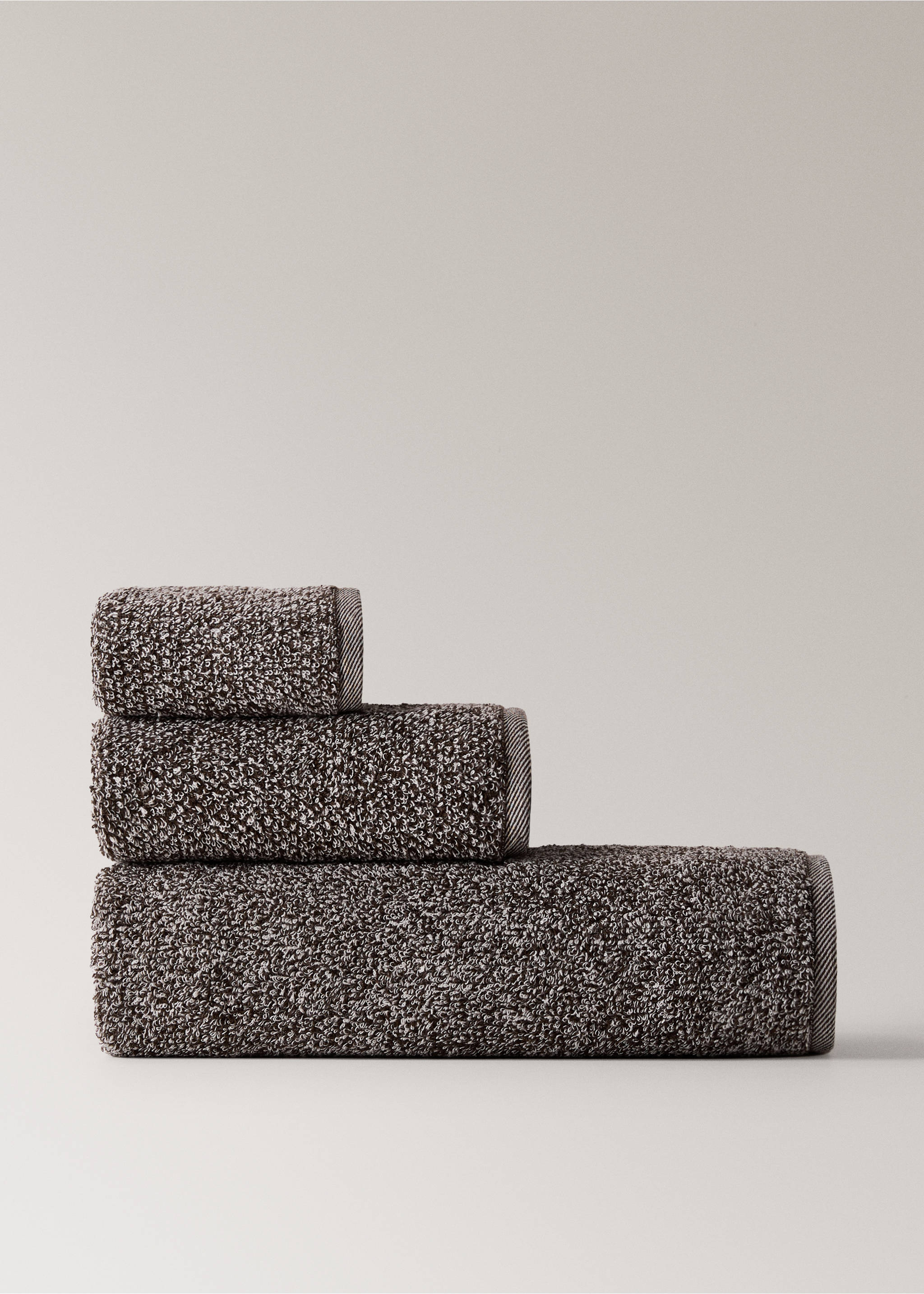 Drap de bain en coton rayée bicolore - Article sans modèle, Chocolat. Ref: 17021595-00.