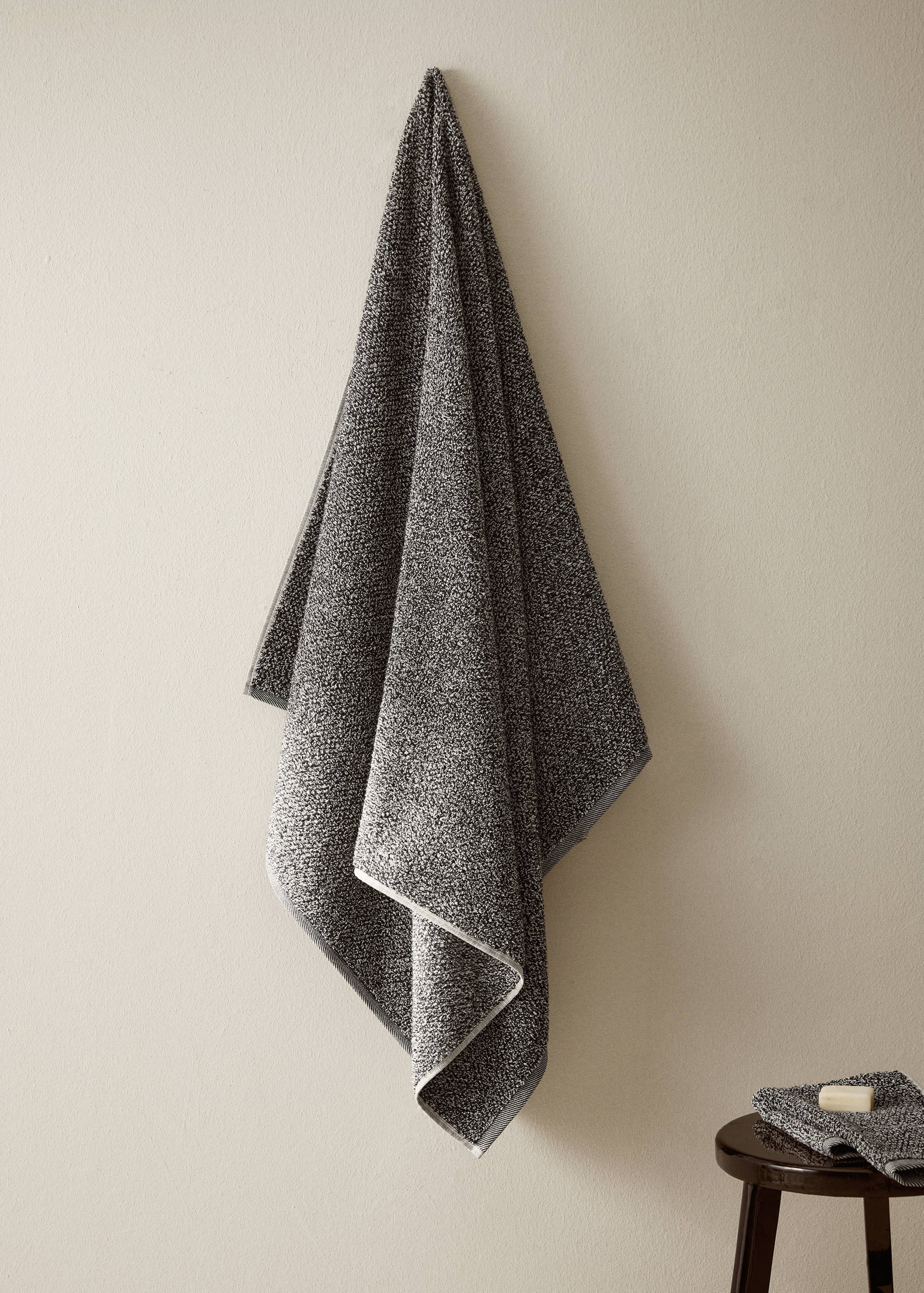 Cotton-blend two-tone bath towel - General plane