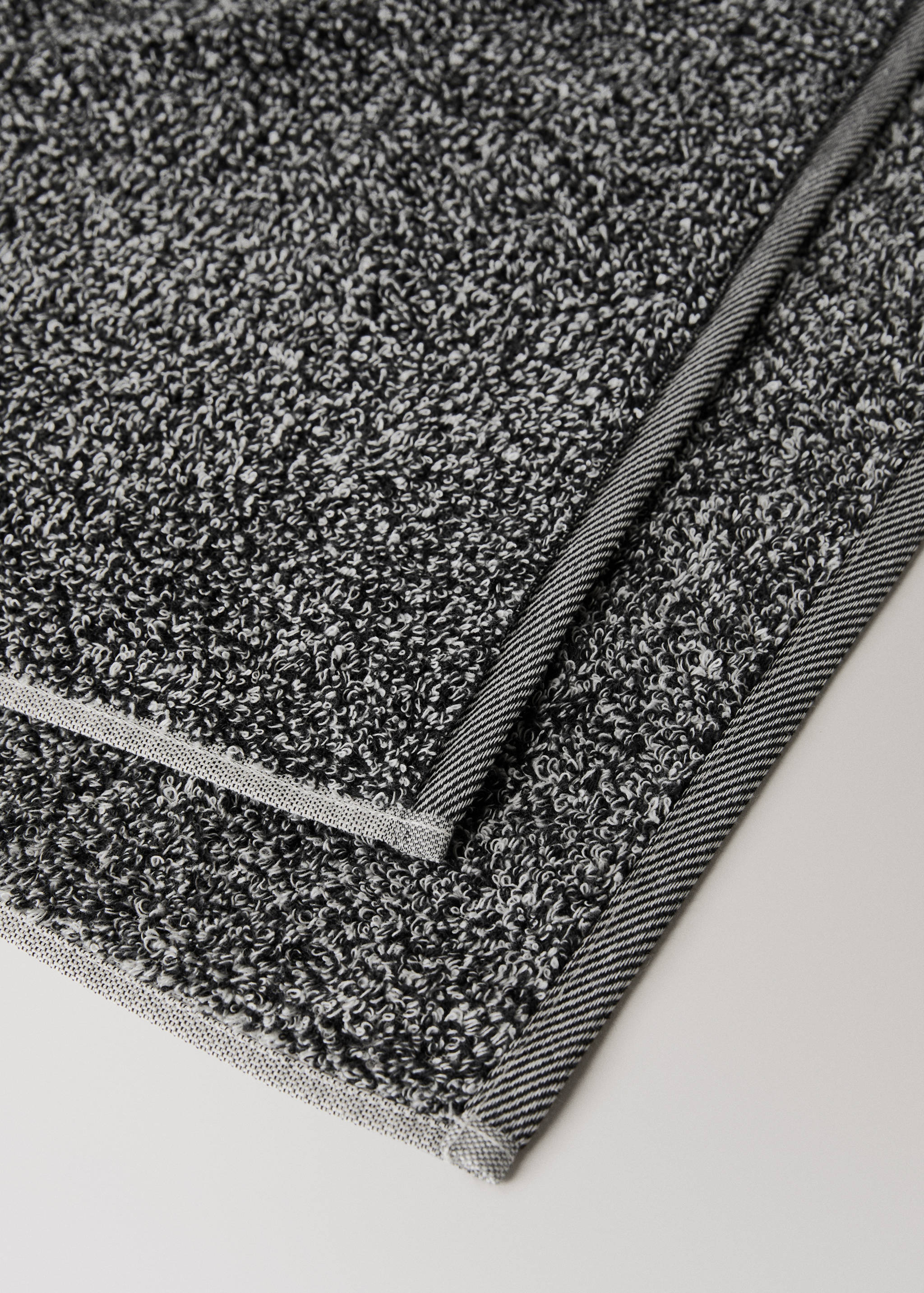Cotton-blend two-tone bath towel - Details of the article 2