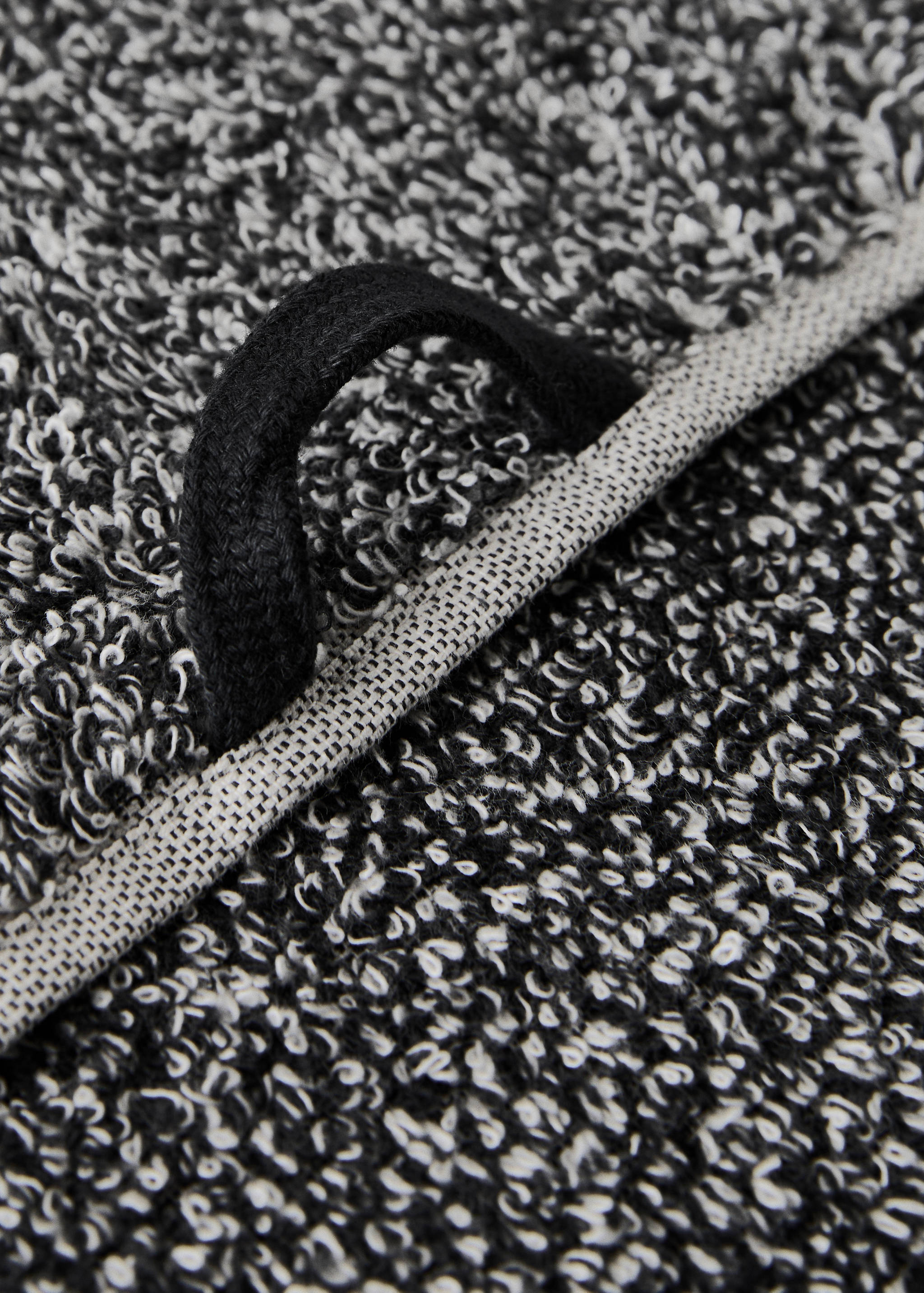 Cotton-blend two-tone bath towel - Details of the article 3