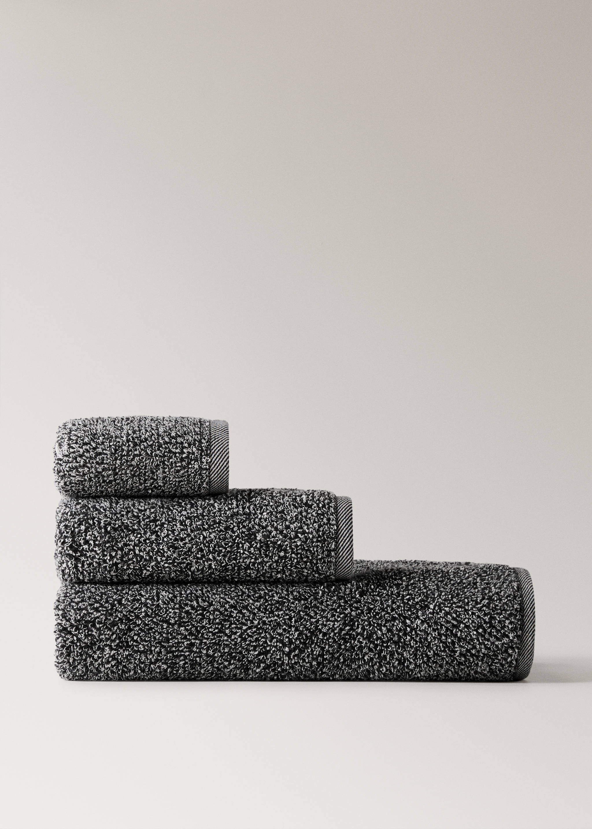 Cotton-blend two-tone bath towel - Article without model