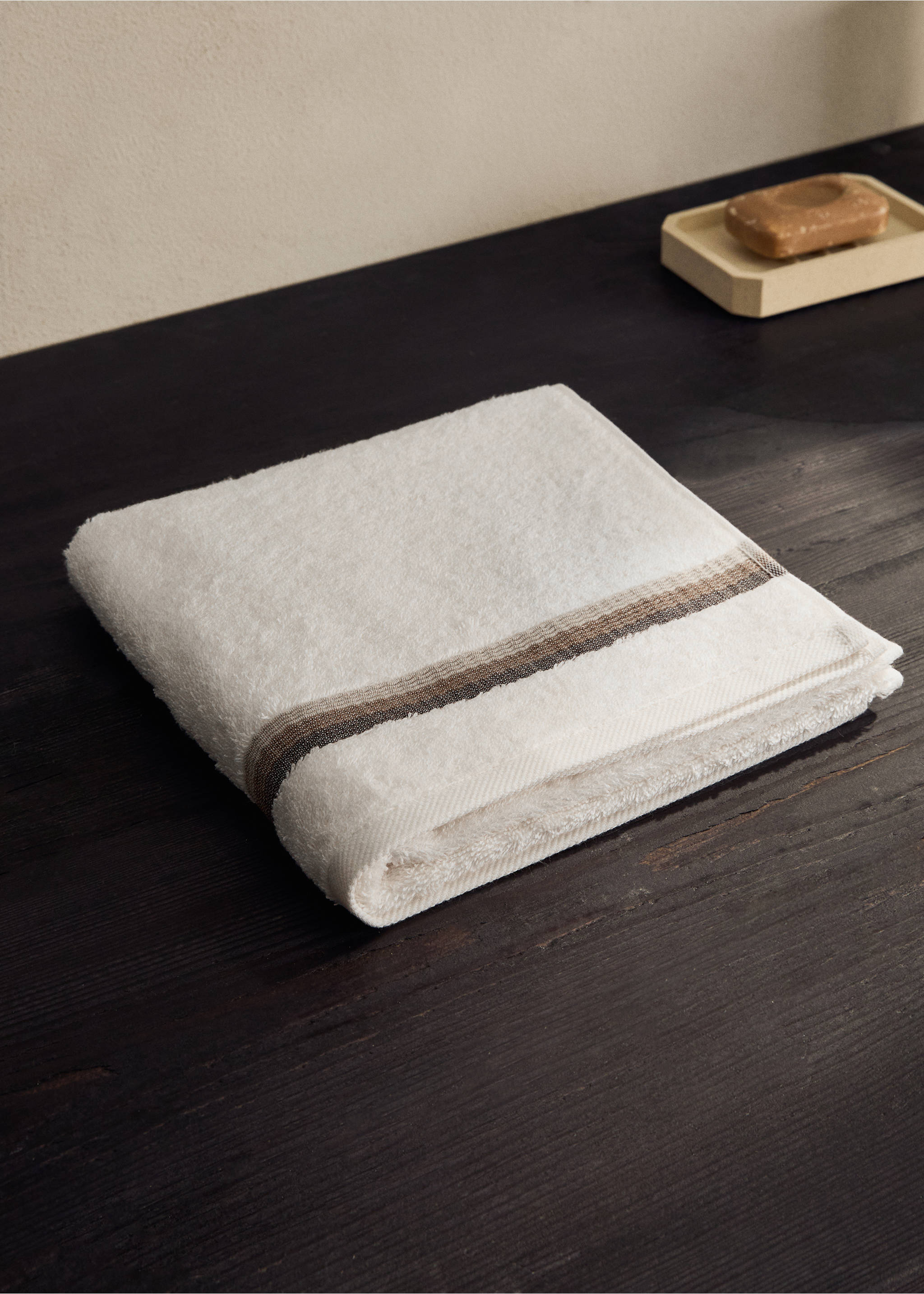 Washbasin towel with striped trim - General plane, Sand. Ref: 17021603-00.
