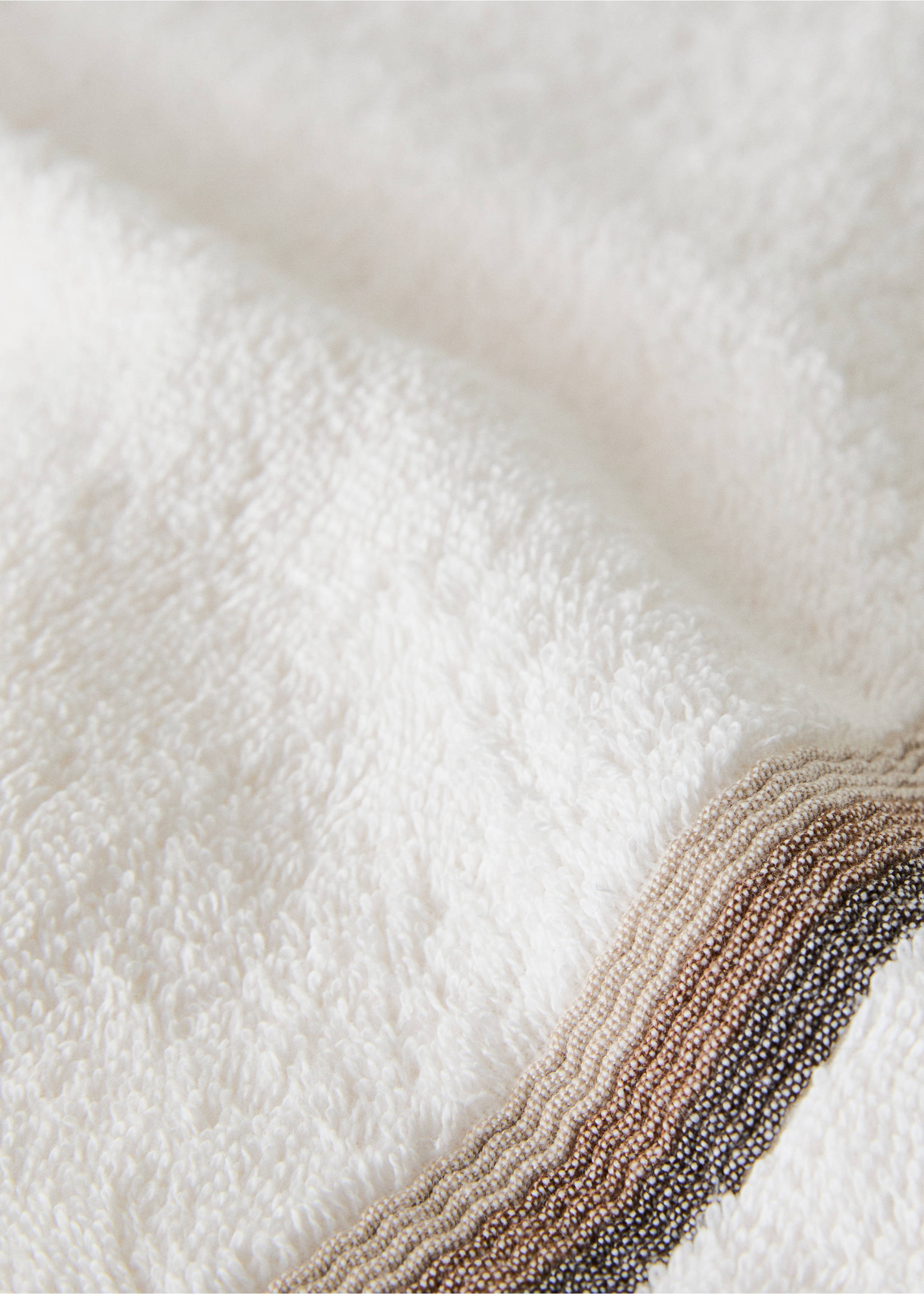 Washbasin towel with striped trim - Details of the article 1, Sand. Ref: 17021603-00.